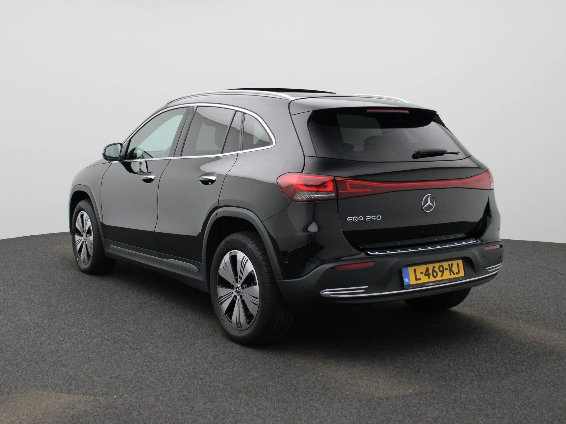 Mercedes-Benz-EQA-image-1