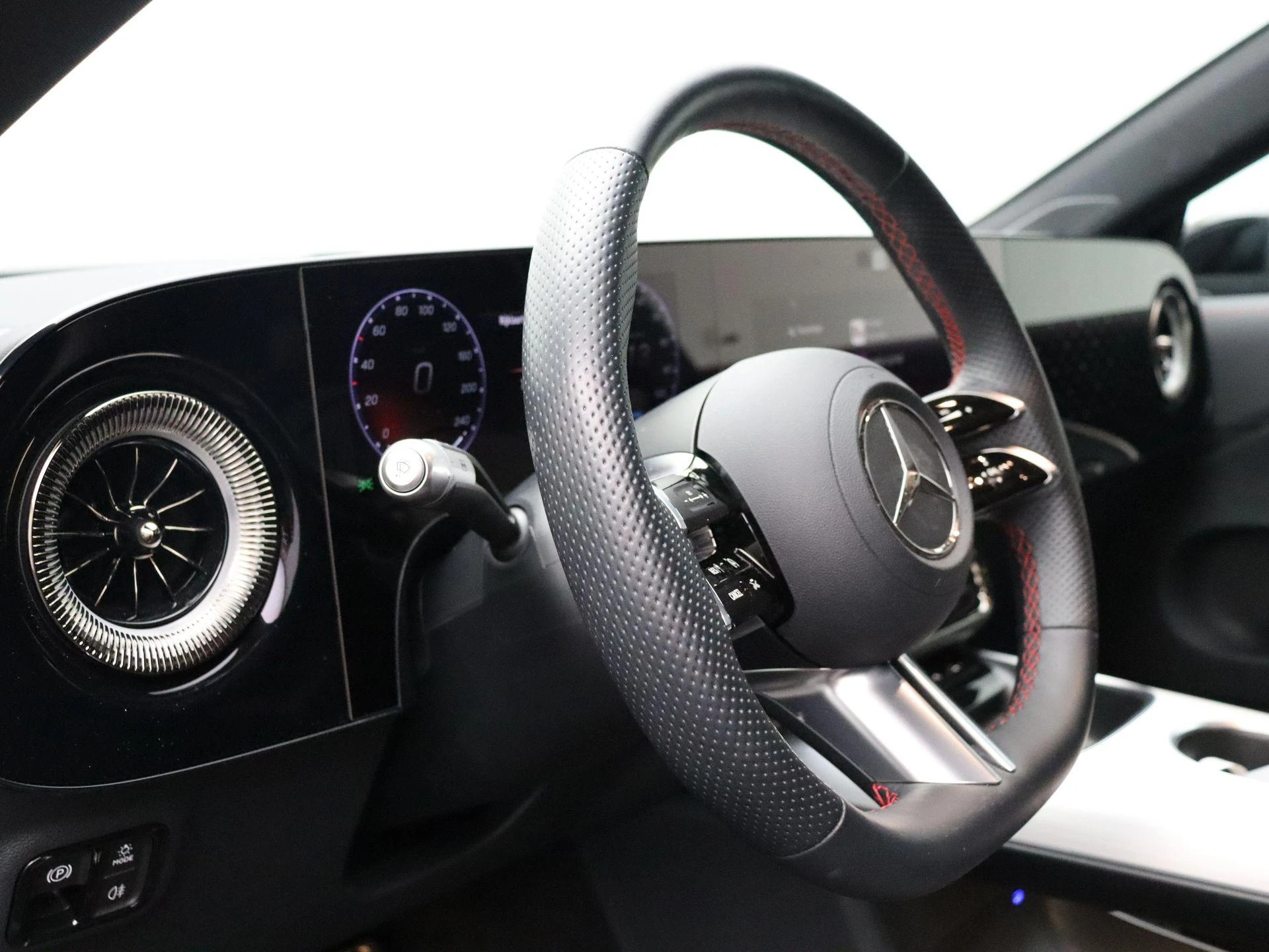 Mercedes-Benz-CLA-image-10