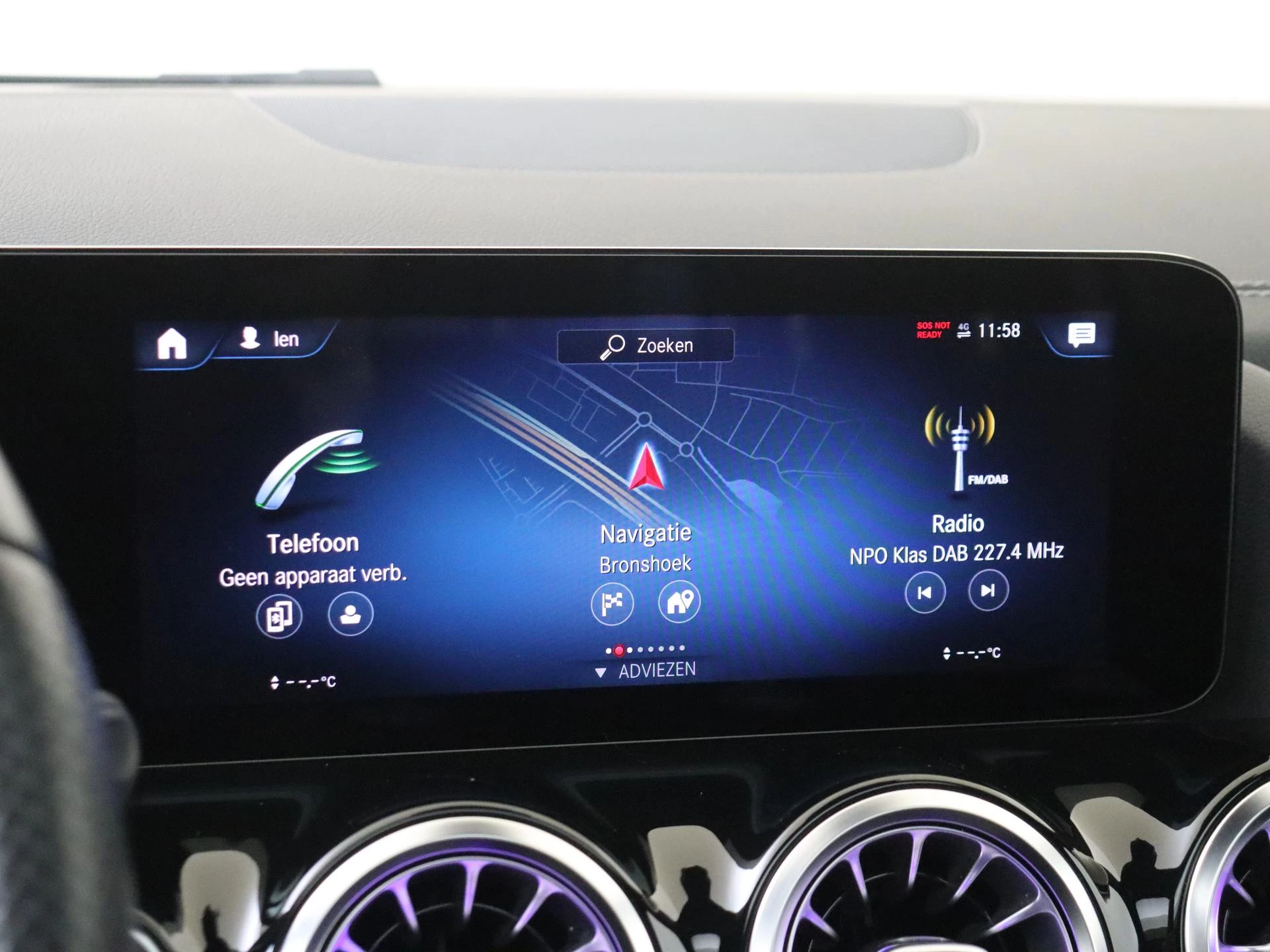 Mercedes-Benz-GLA-image-15