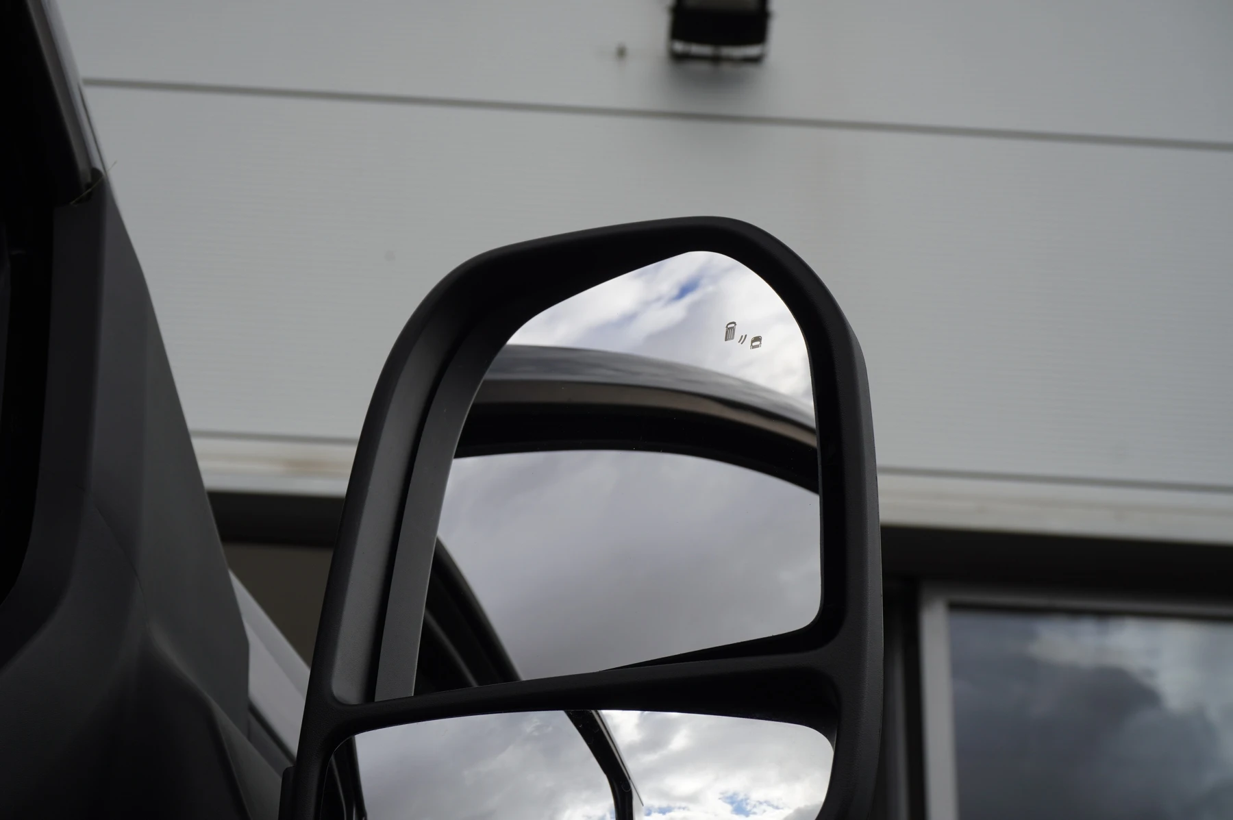 Volkswagen-Transporter-image-48