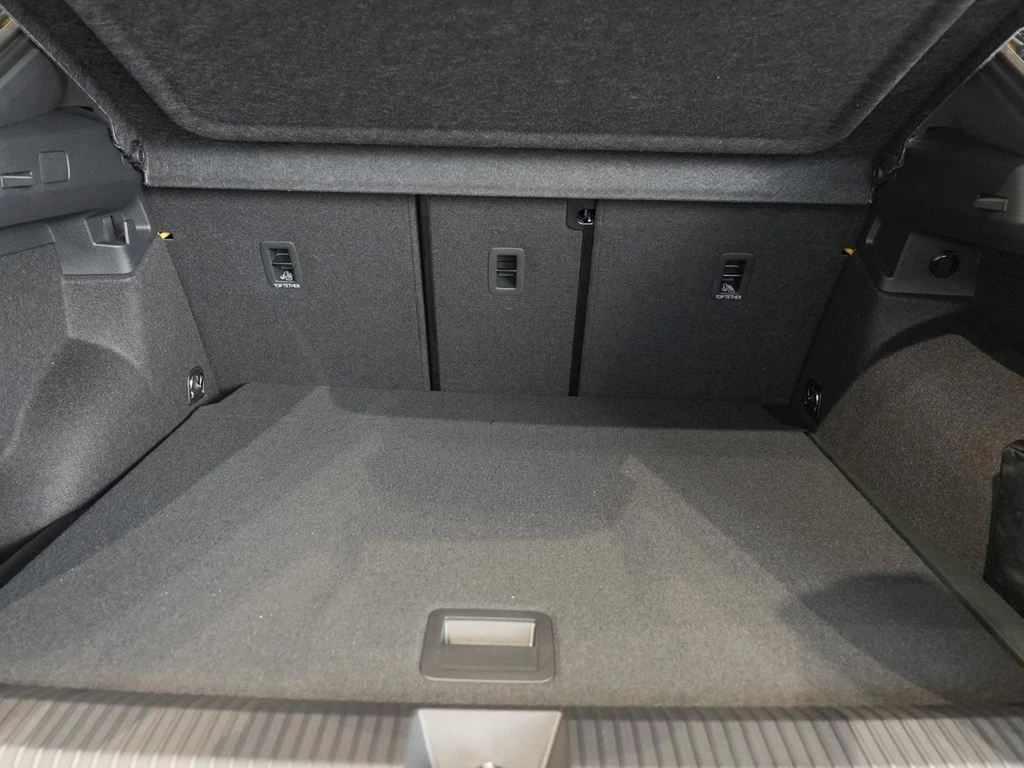 Volkswagen T-Roc 1.5 l eTSI DSG R-Line VAL VSA