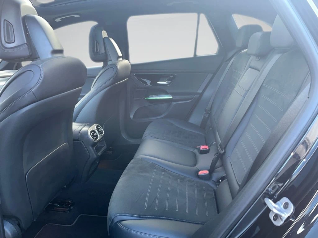 Mercedes-Benz-GLC 300 d-image-9