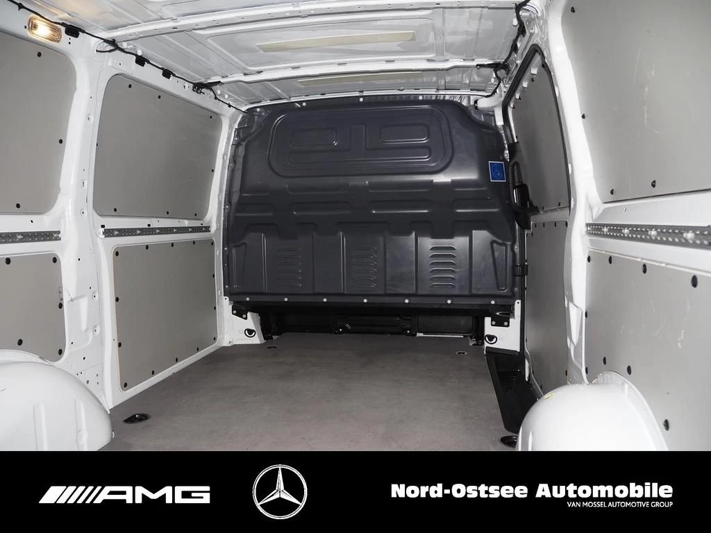 Mercedes-Benz-Vito-image-11
