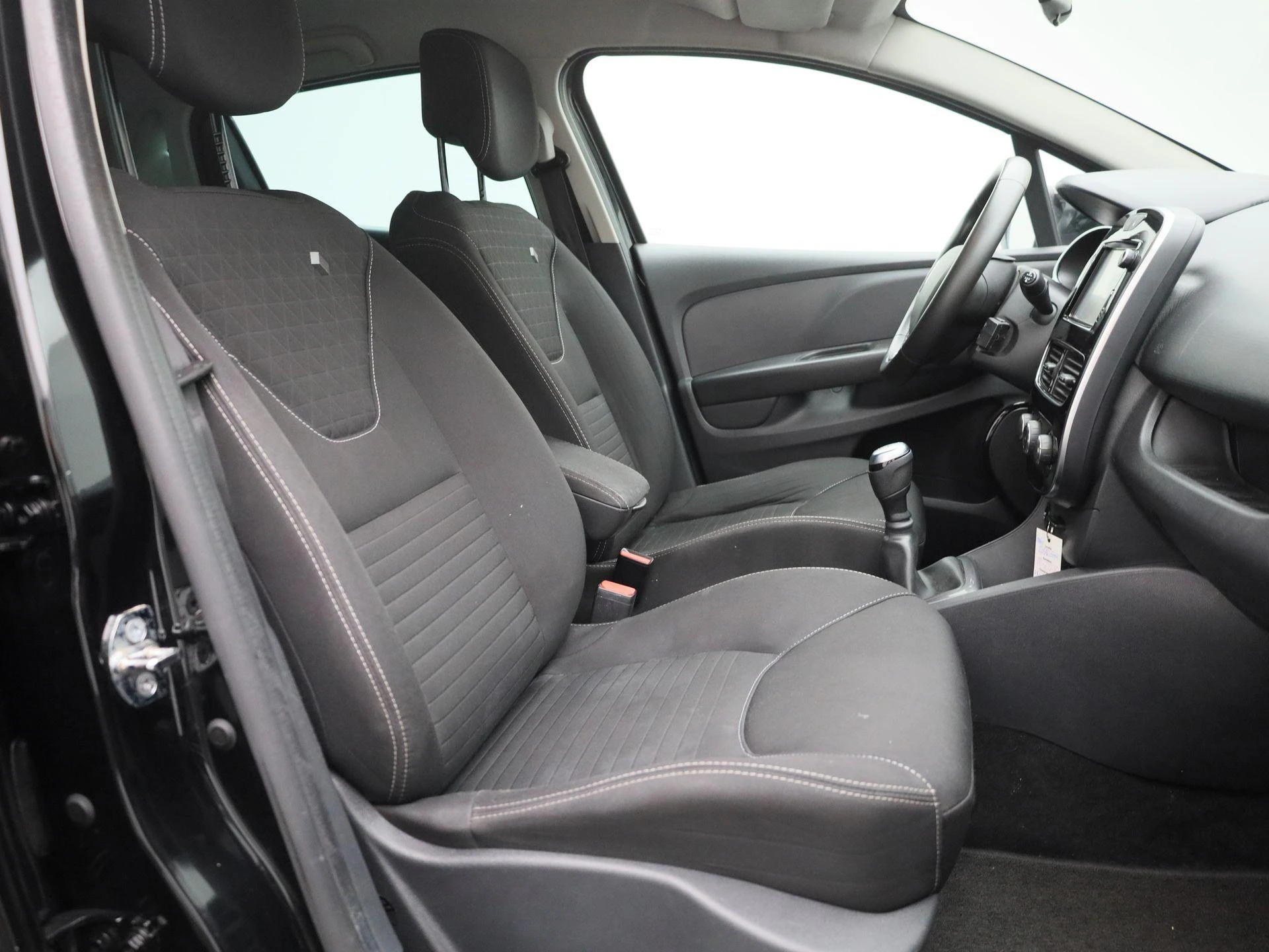 Renault-Clio-image-33