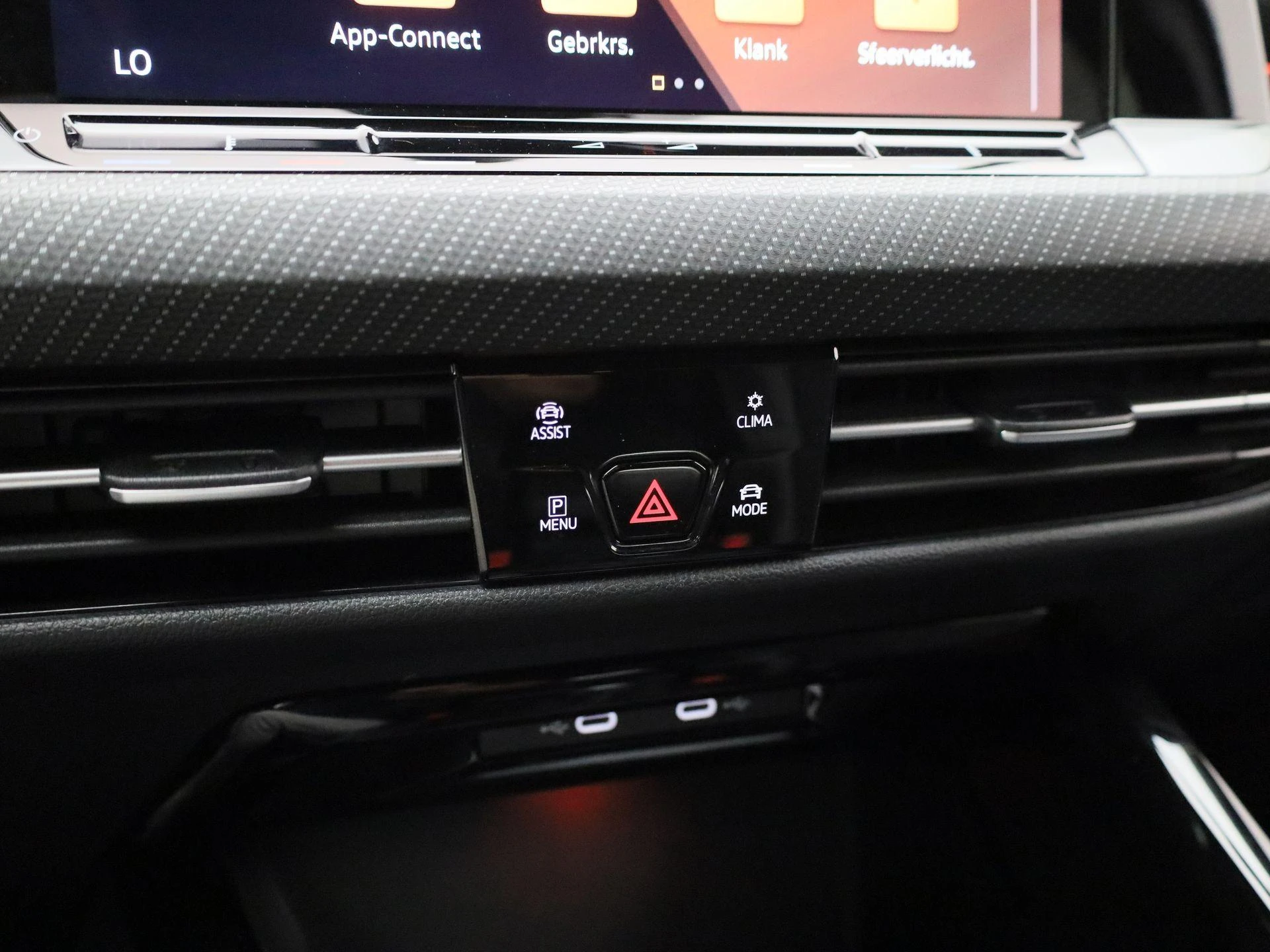 Volkswagen-Golf-image-21