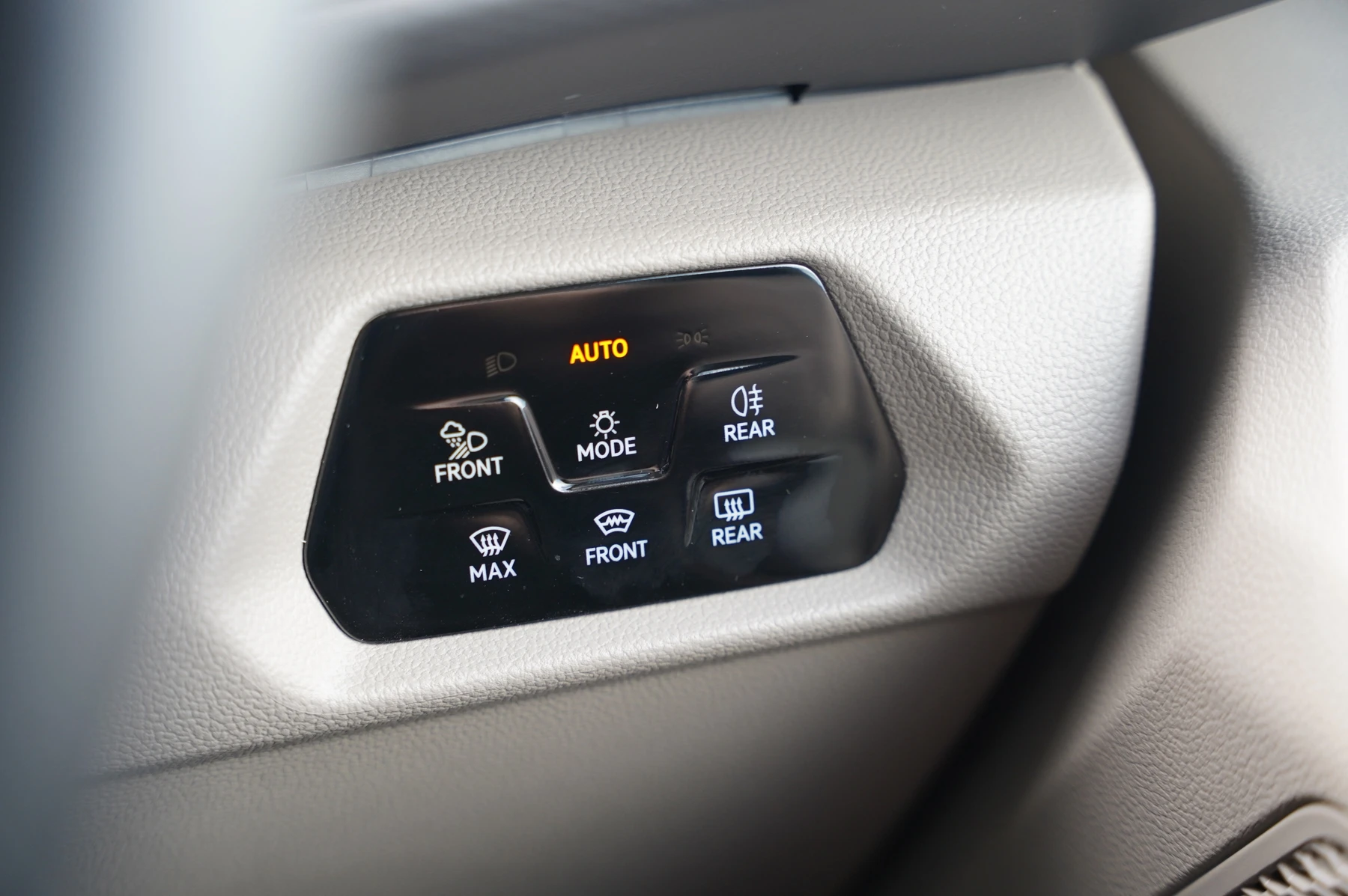 Volkswagen-Multivan-image-18