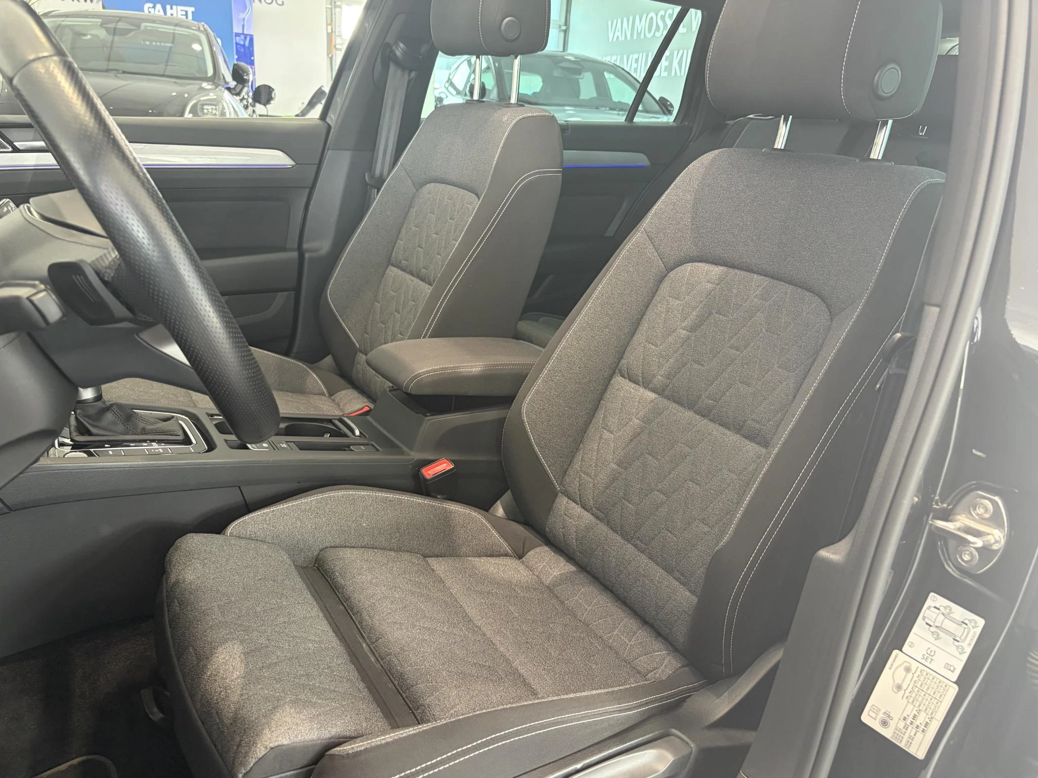 Volkswagen-Passat-image-11