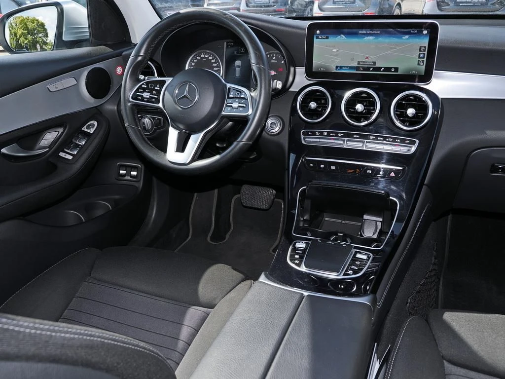 Mercedes-Benz-GLC 300 d-image-9