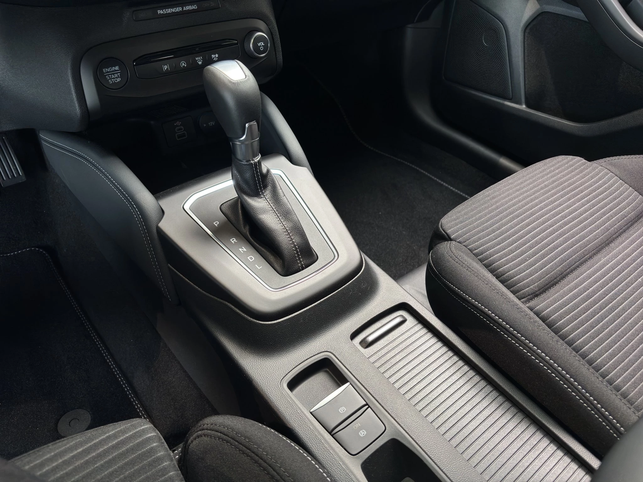 Ford Focus Titanium X Limousine Automatik & Panoramadach *HEZ Aktion*