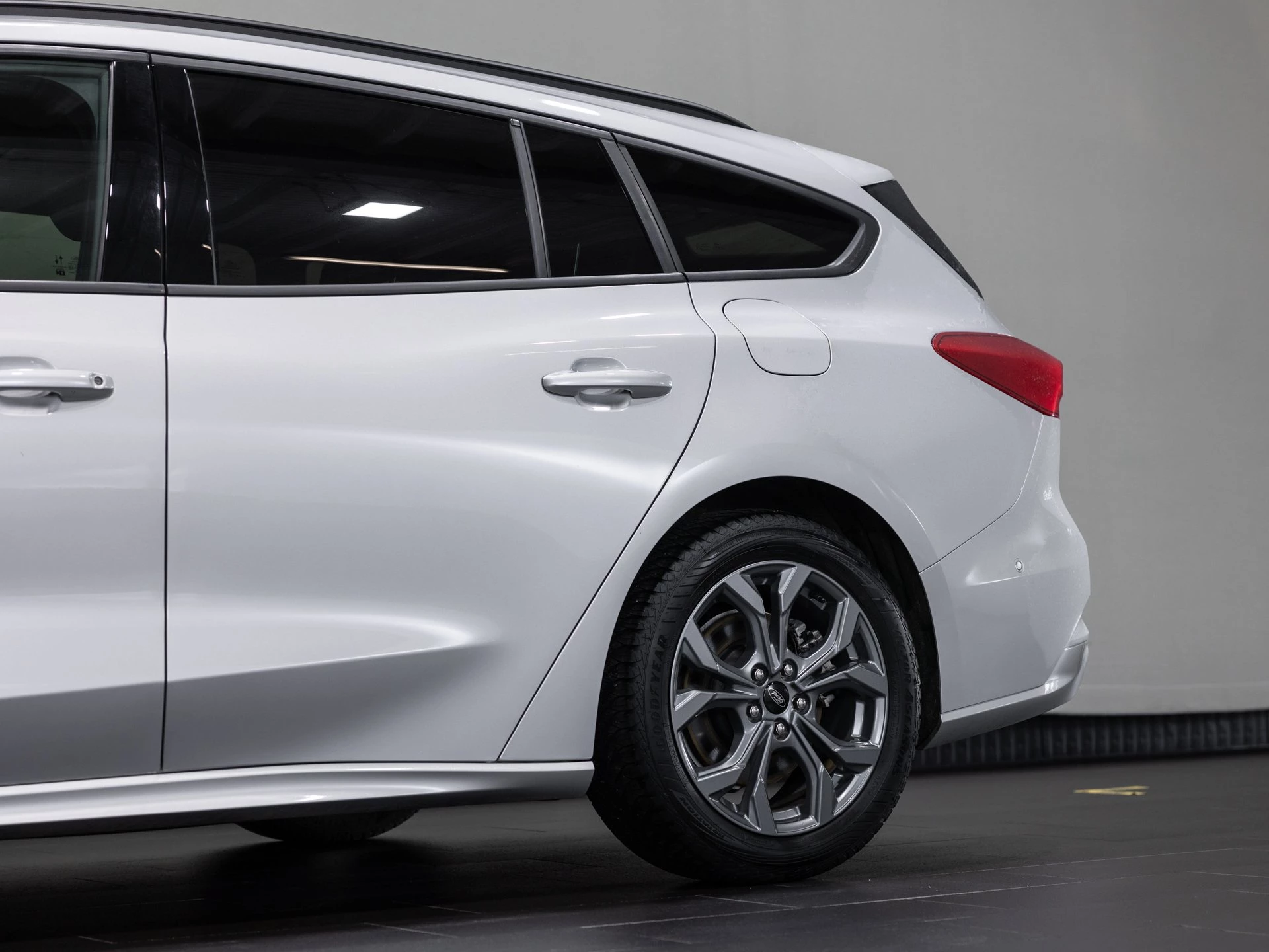 Ford Focus ST-Line X Turnier LED AHK ACC RFK GJR SHZ