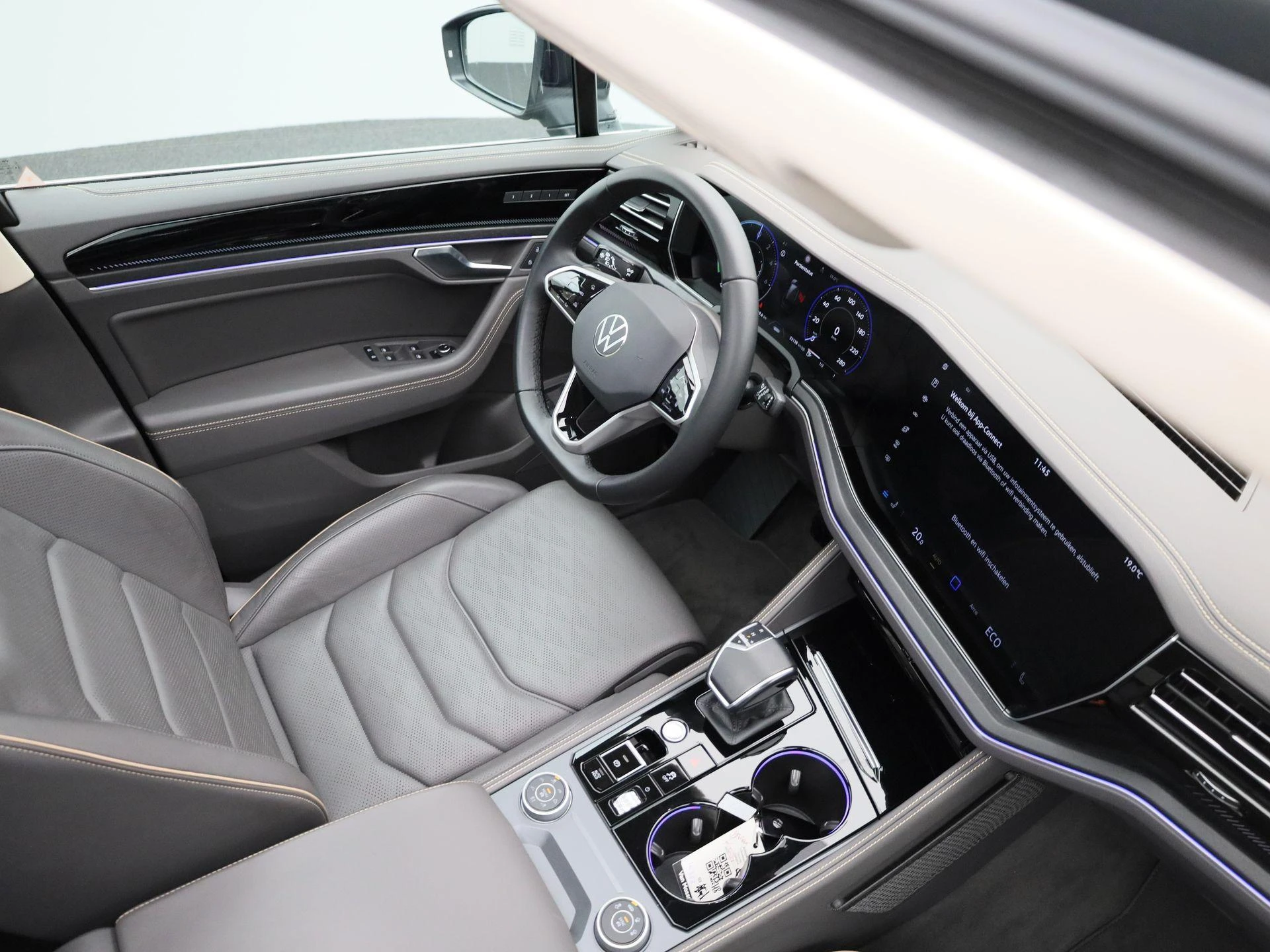 Volkswagen-Touareg-image-36