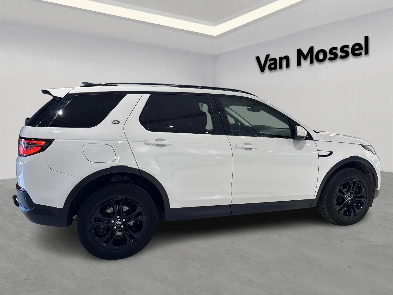 Land Rover-Discovery Sport-image-2