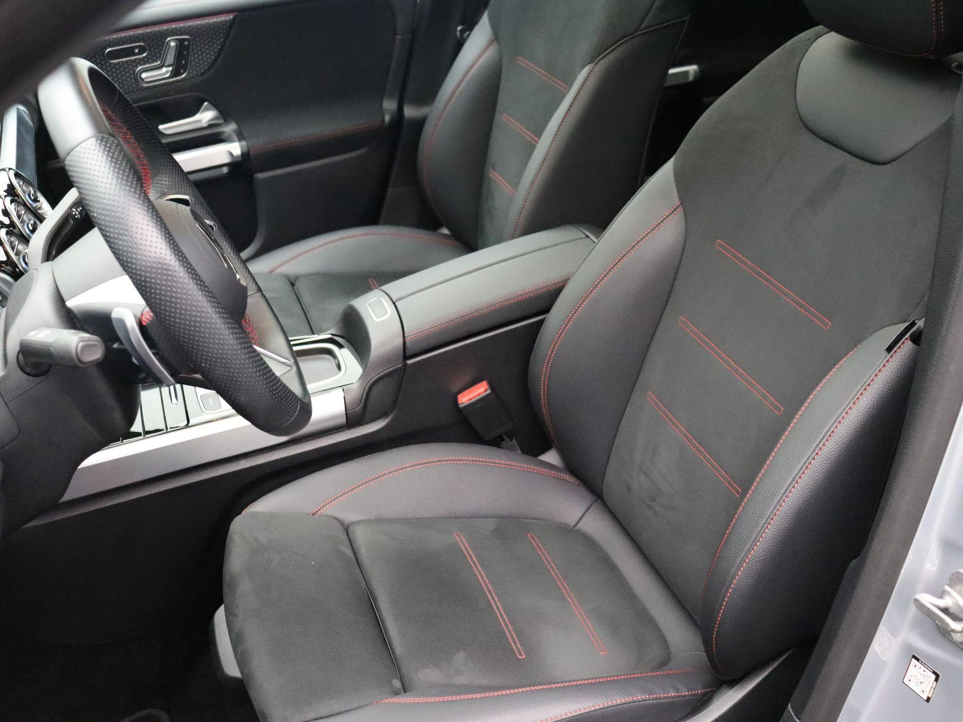 Mercedes-Benz-EQB-image-14
