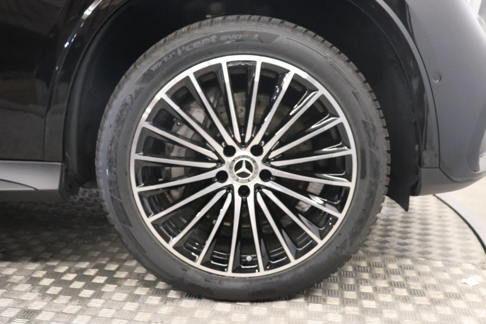 Mercedes-Benz-GLC-image-15