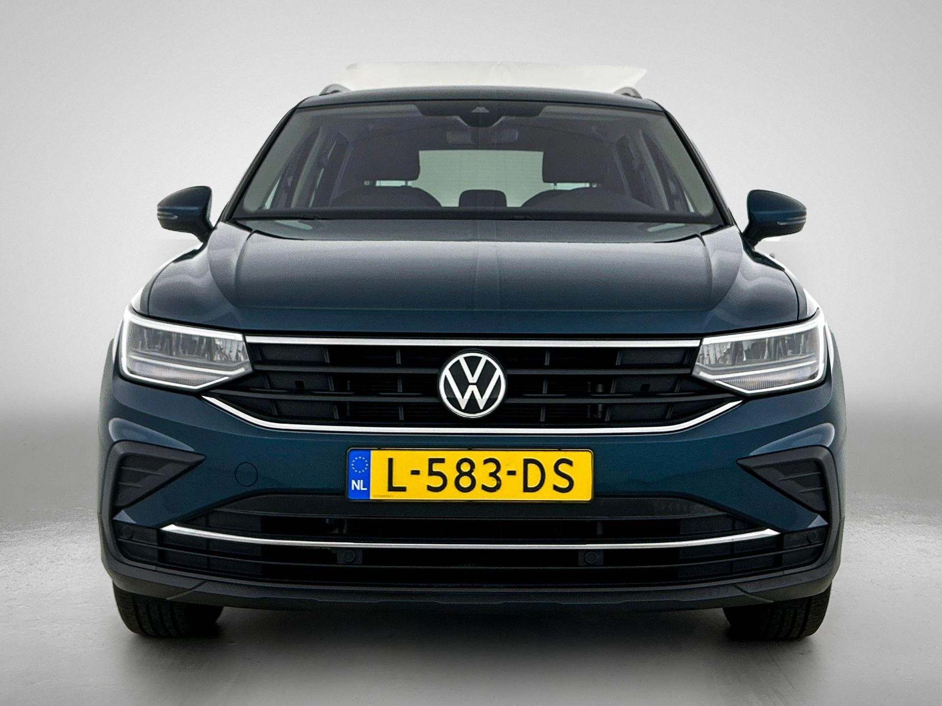 Volkswagen-Tiguan-image-4