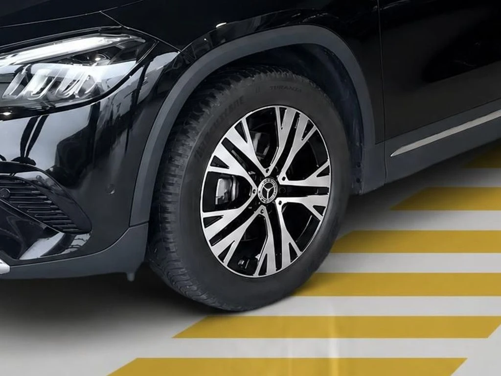 Mercedes-Benz-GLA 200-image-5