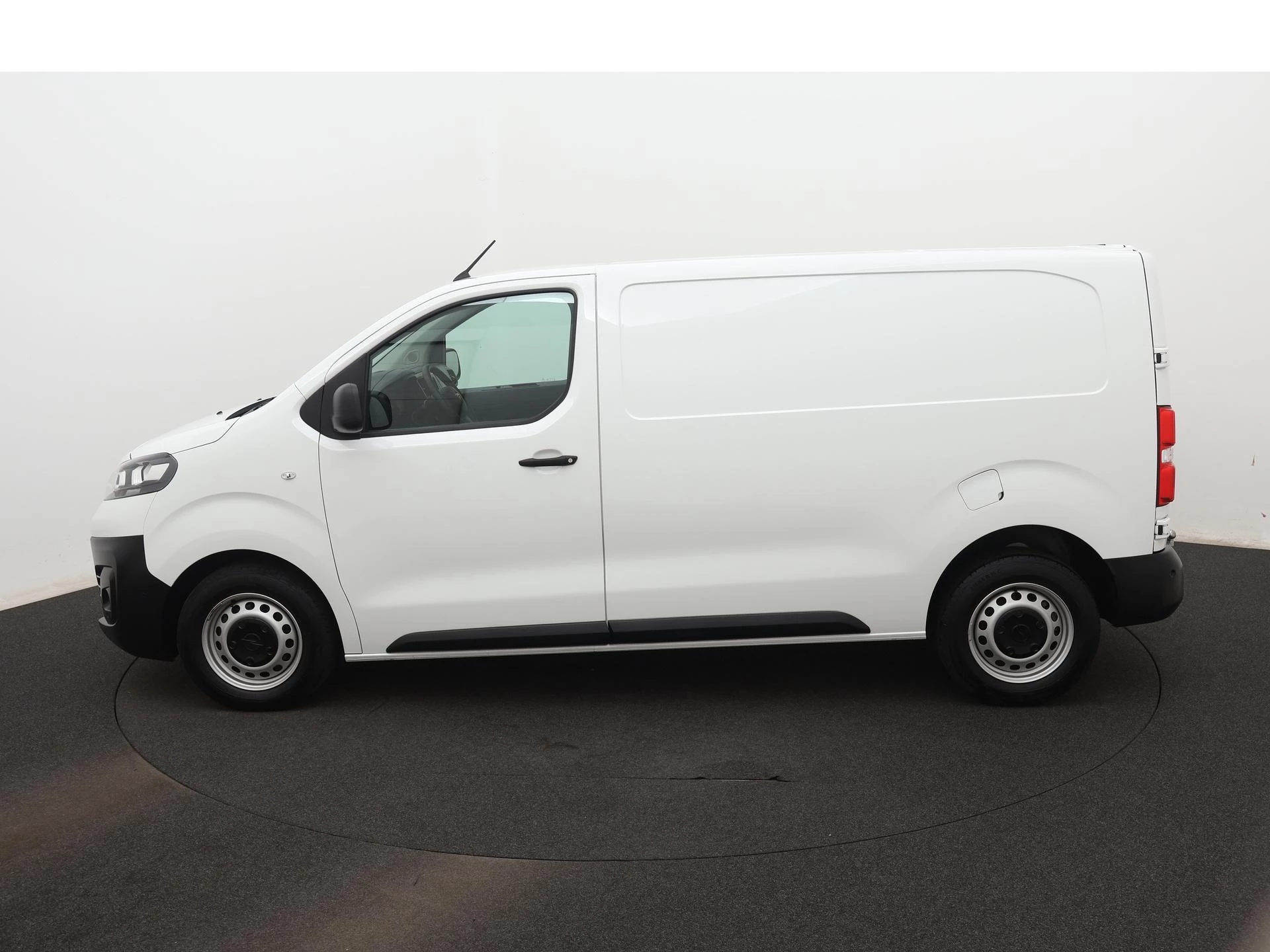 Opel-Vivaro-image-1