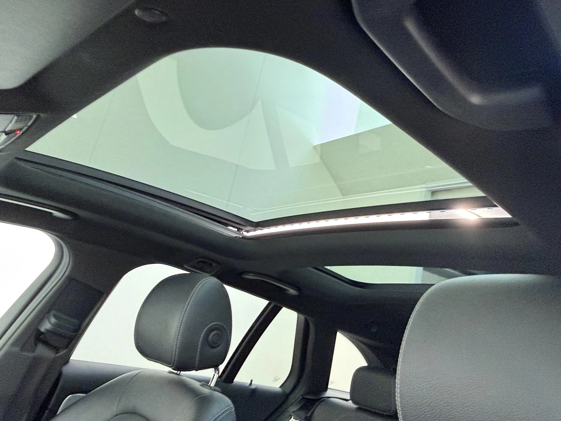Mercedes-Benz-C-Klasse-image-27