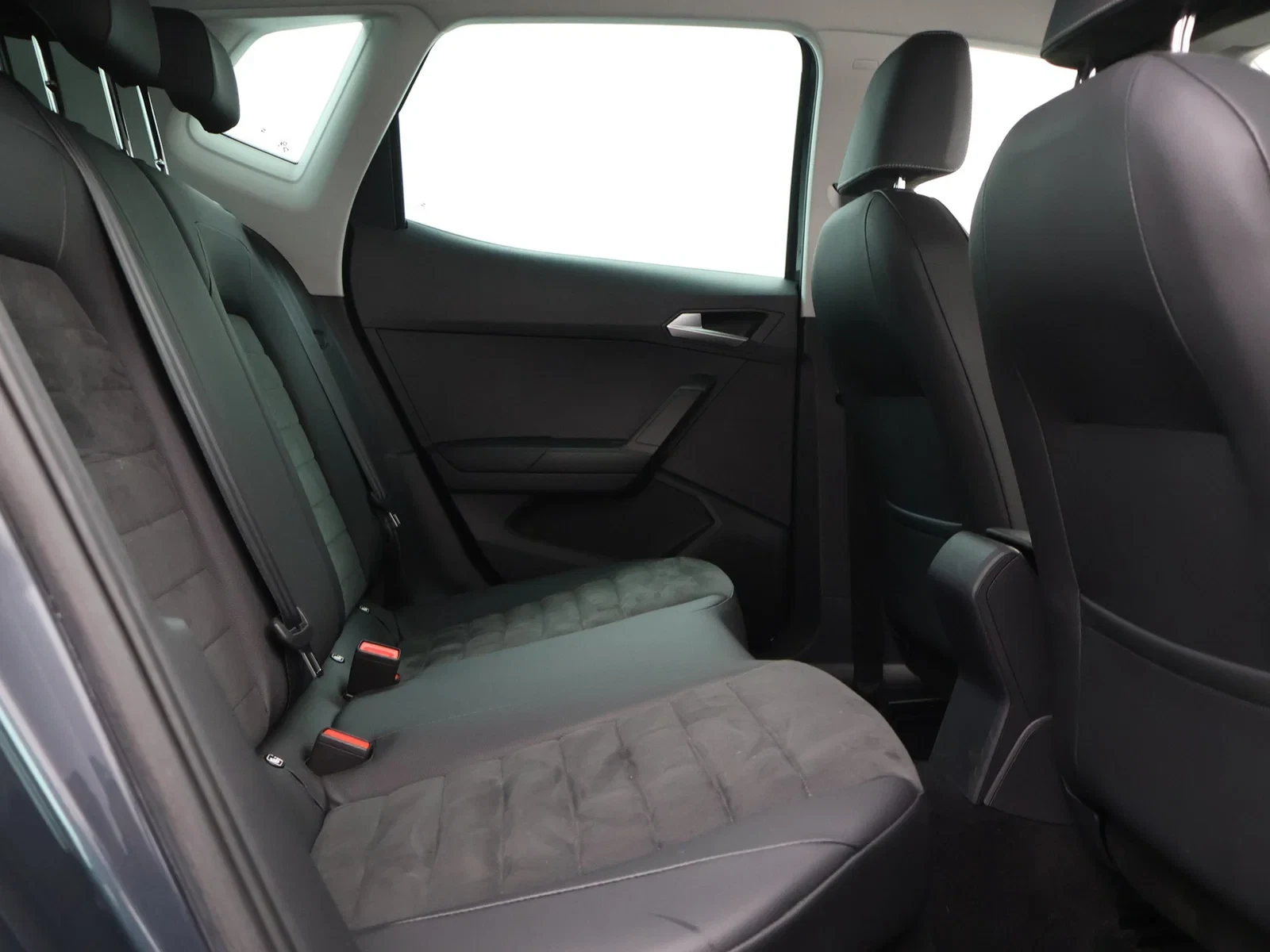 SEAT Arona Arona Move! 1.0TSI 95PK *LEDER*ALCANTARA*CAMERA*PDC*APP-CONNECT*BLTH*...*