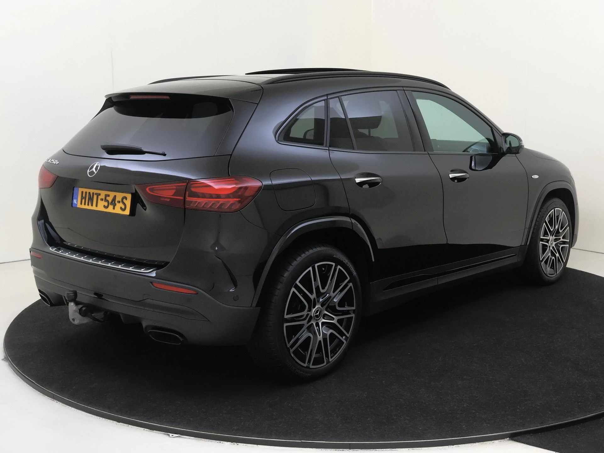 Mercedes-Benz-GLA-image-3