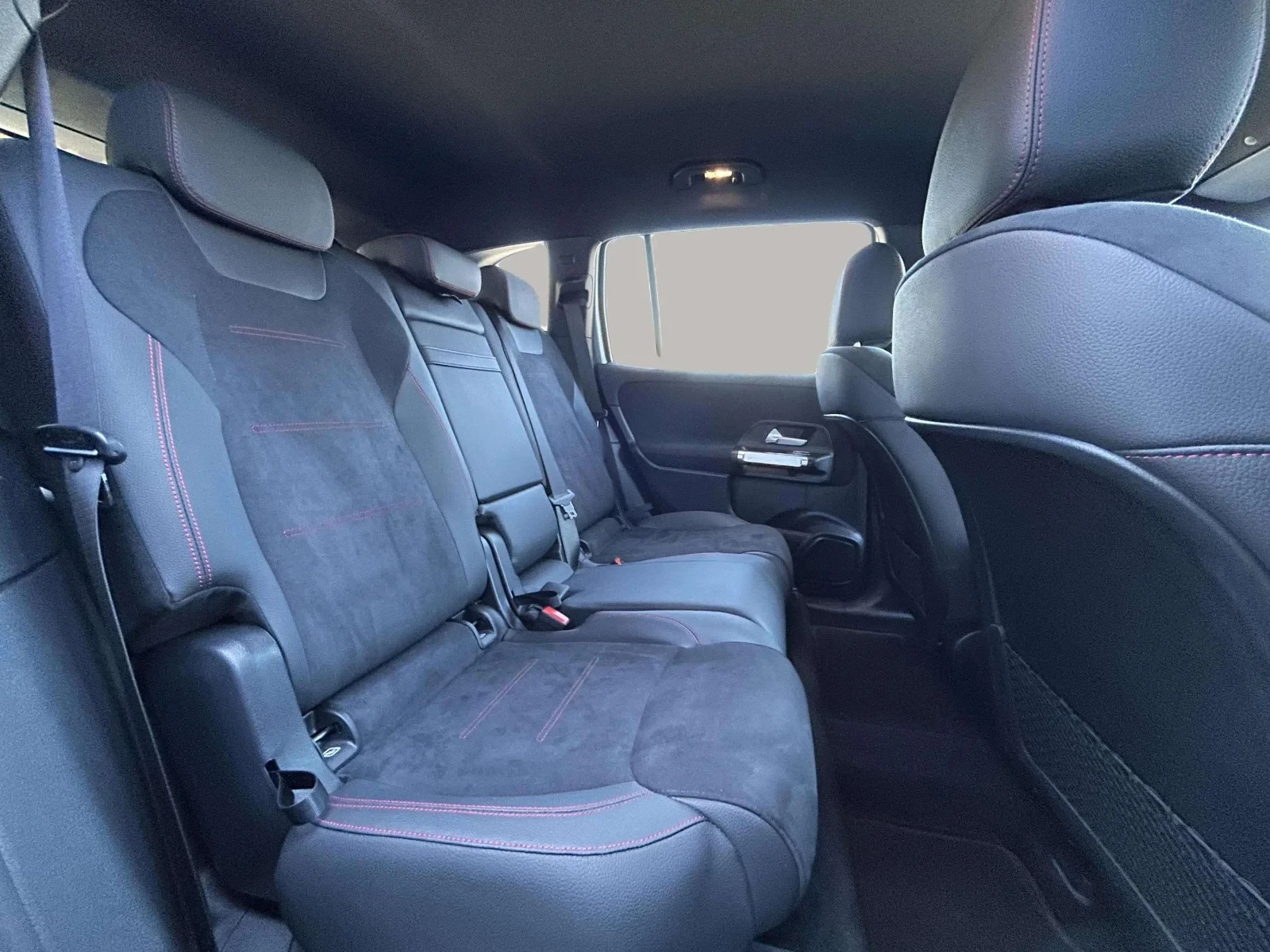 Mercedes-Benz-EQB-image-20
