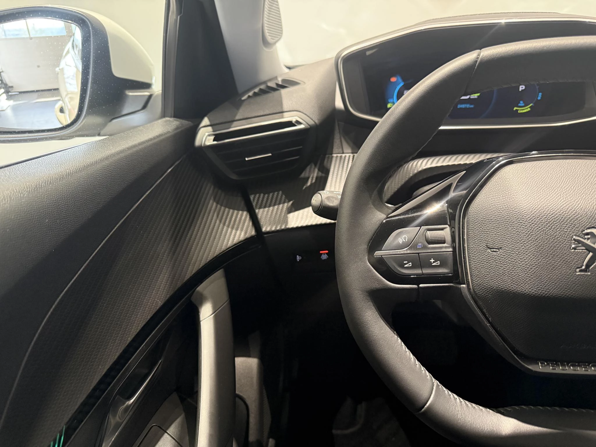 Peugeot-e-2008-image-9