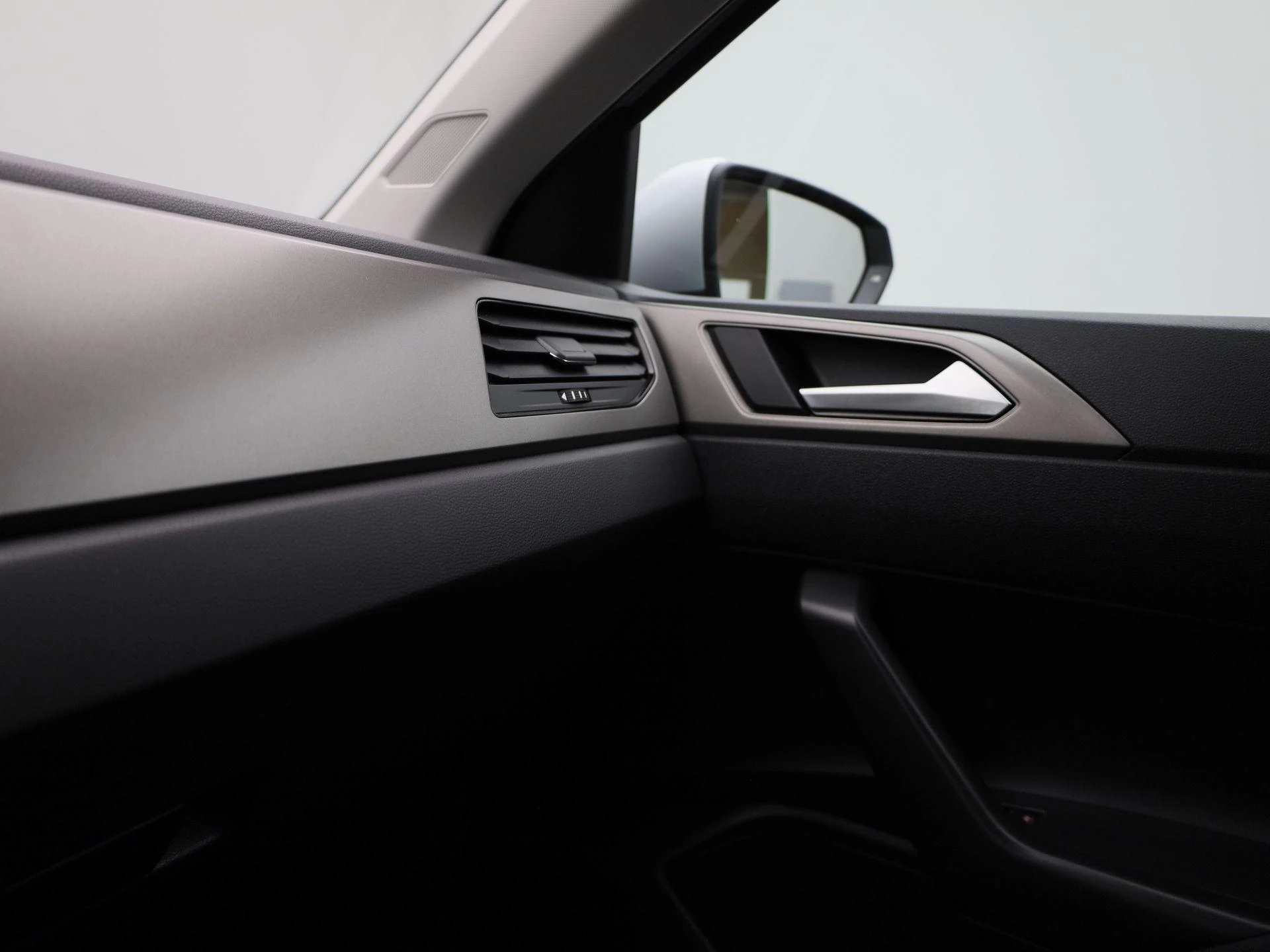 Volkswagen-Polo-image-25