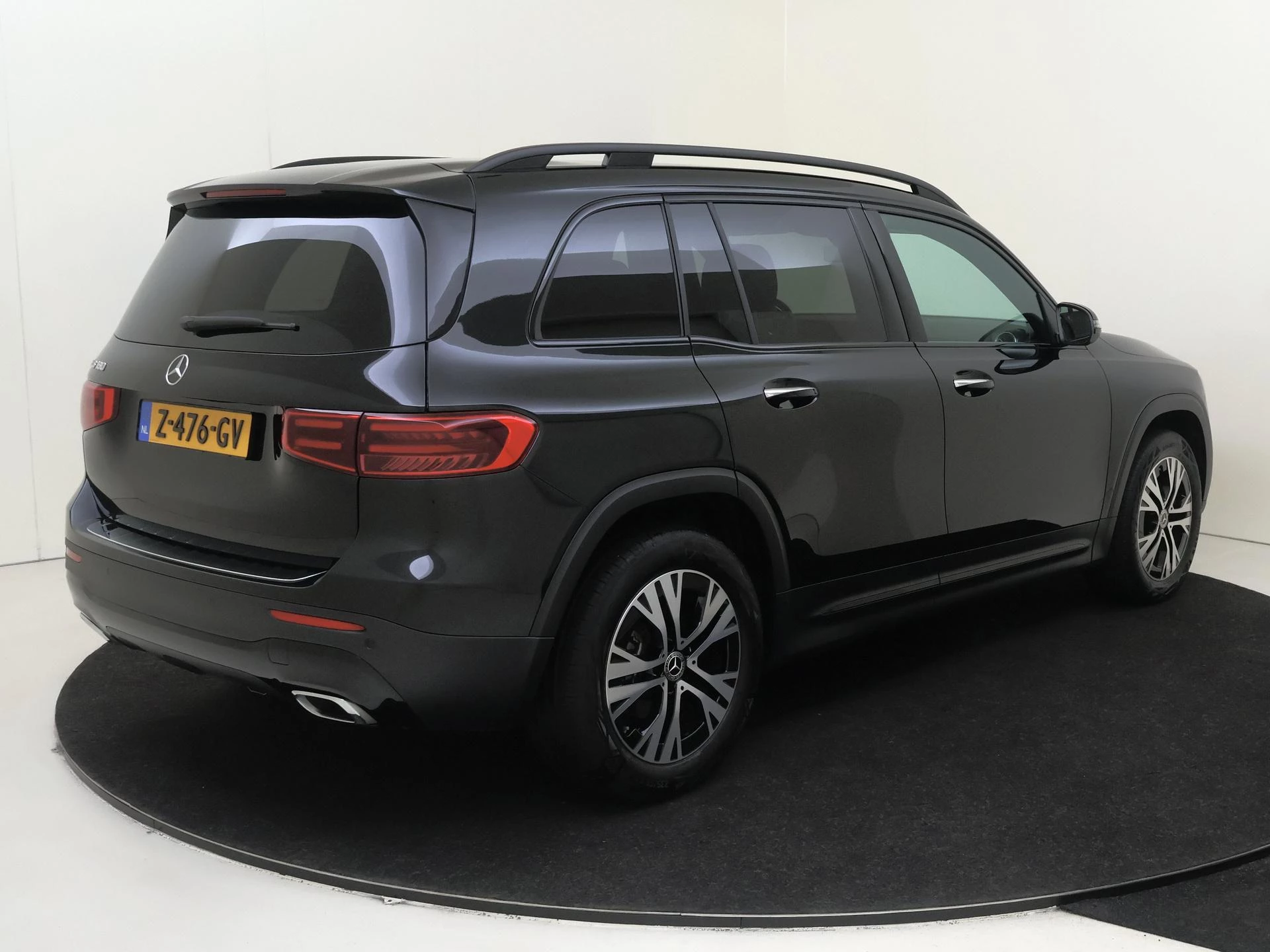 Mercedes-Benz-GLB-image-3