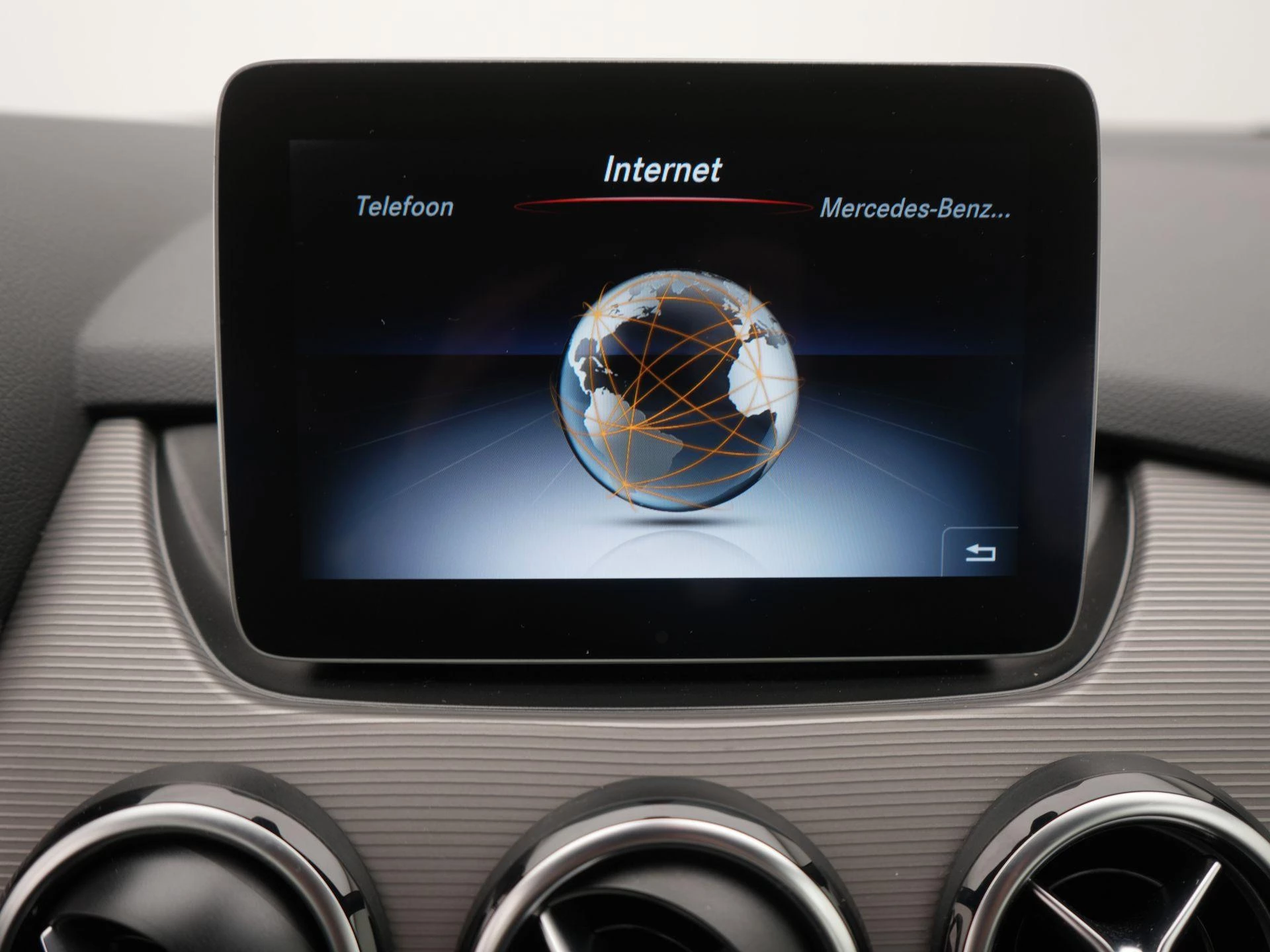 Mercedes-Benz-B-Klasse-image-15