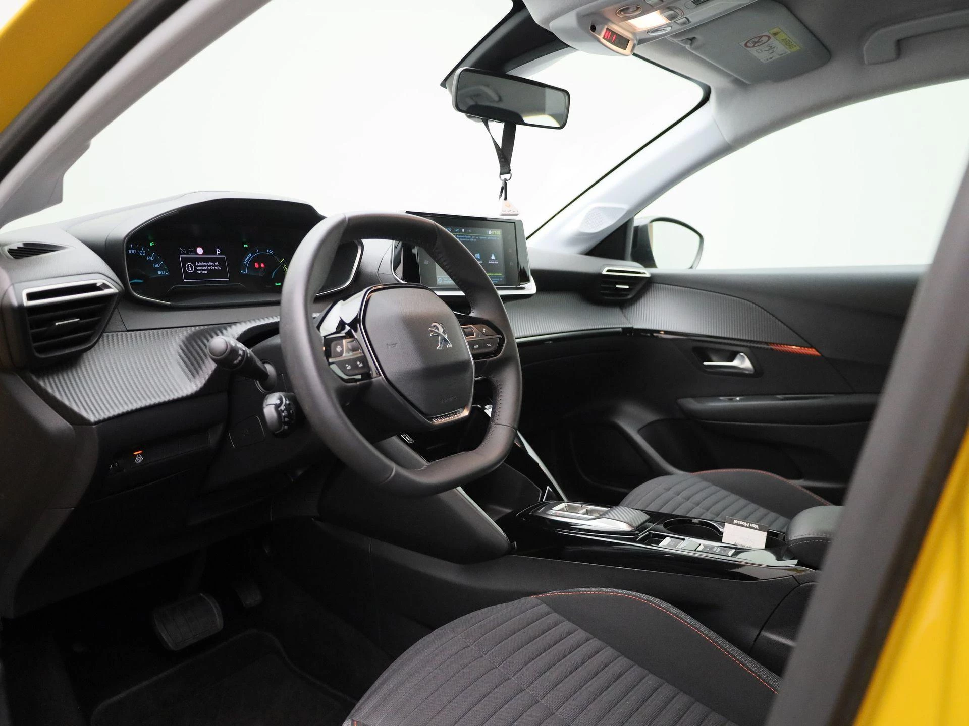 Peugeot-e-208-image-25