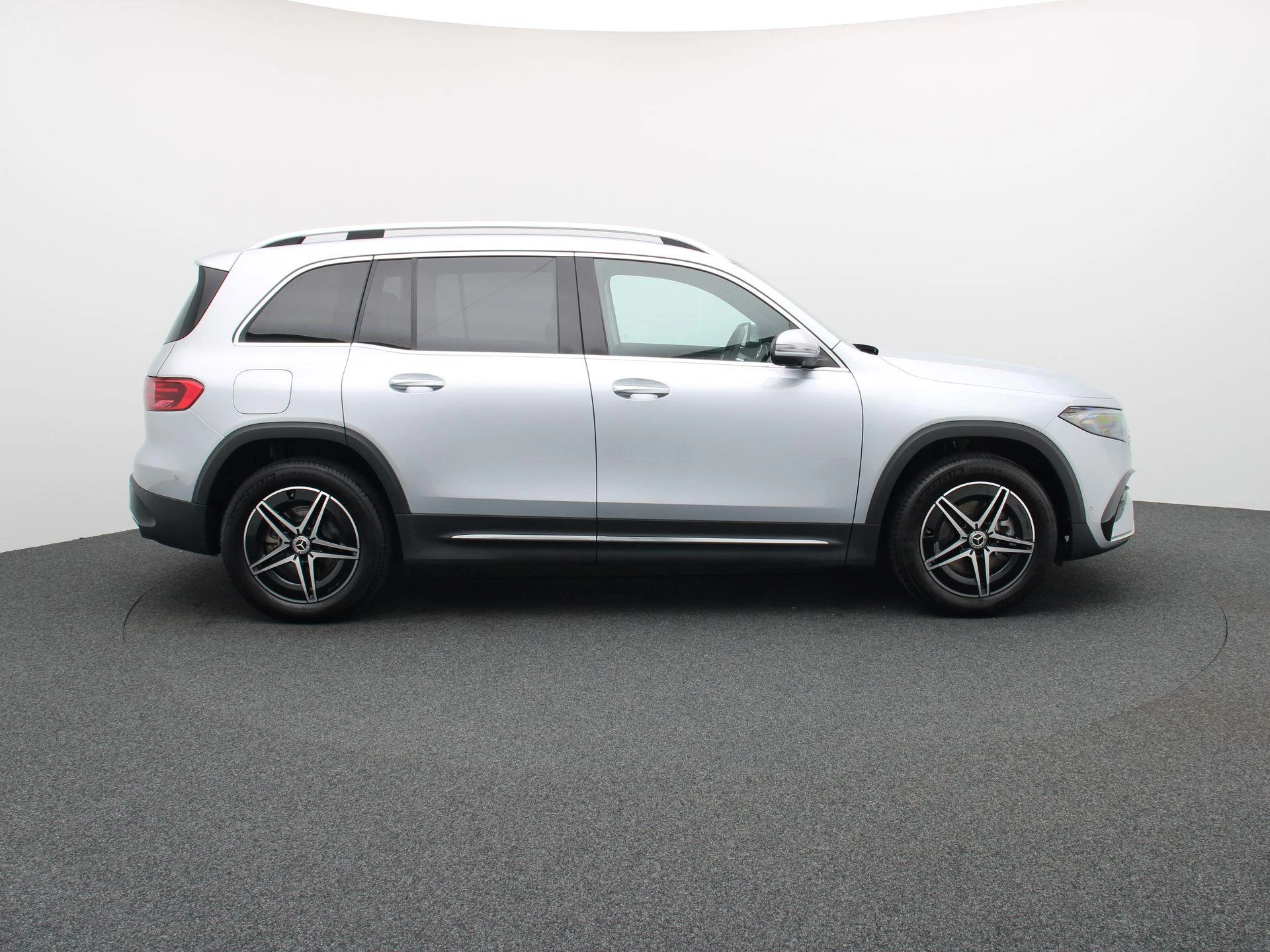 Mercedes-Benz EQB 250+ Business Star Edition + PANO DAK + BURMESTER + HEAD UP + MEMORY +