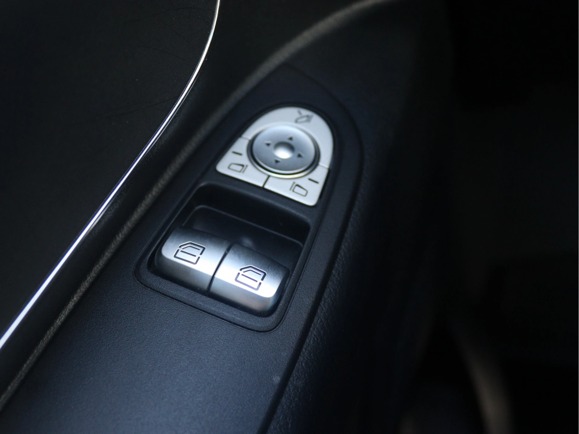 Mercedes-Benz-Vito-image-4