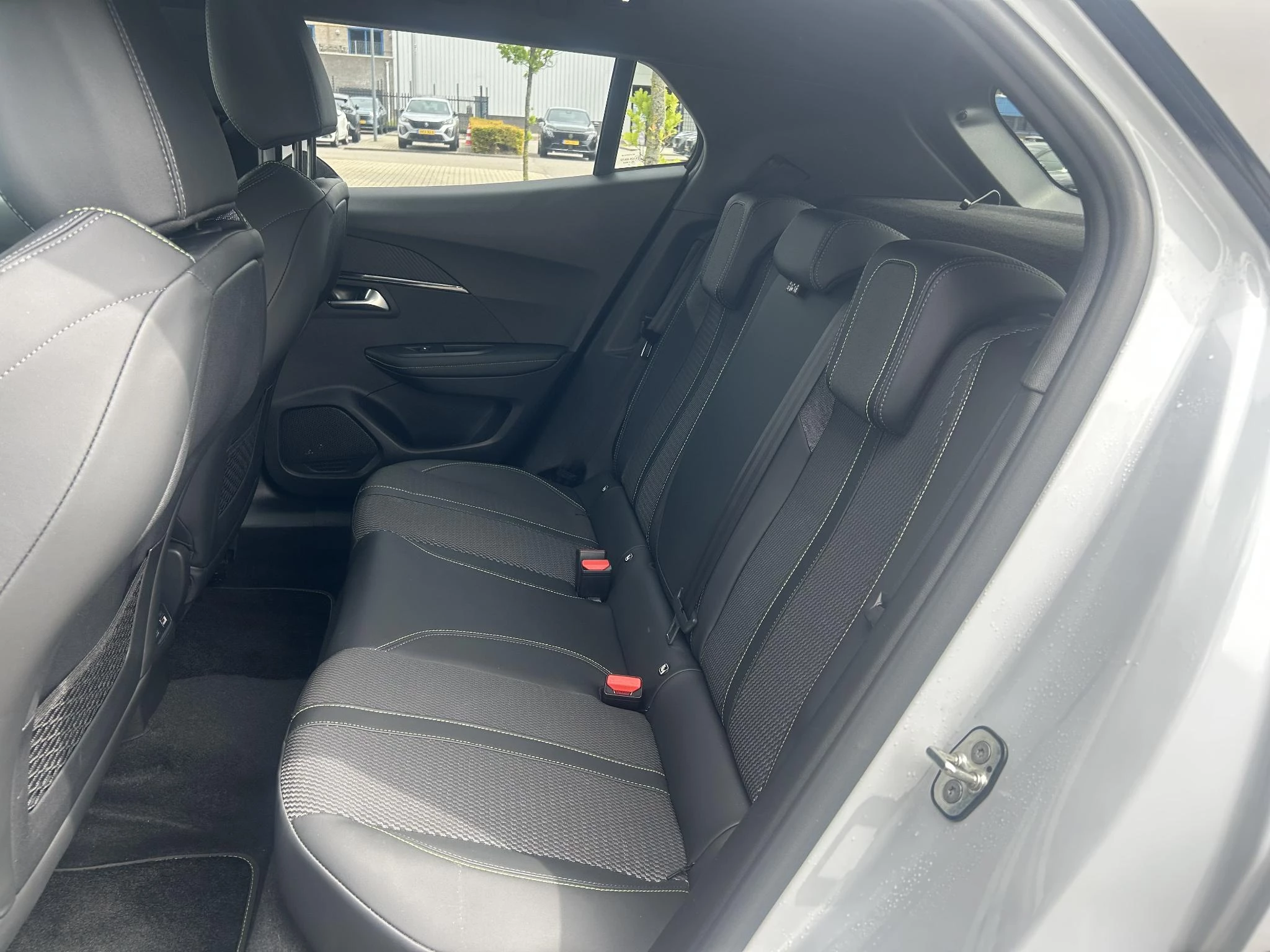 Peugeot-e-2008-image-19