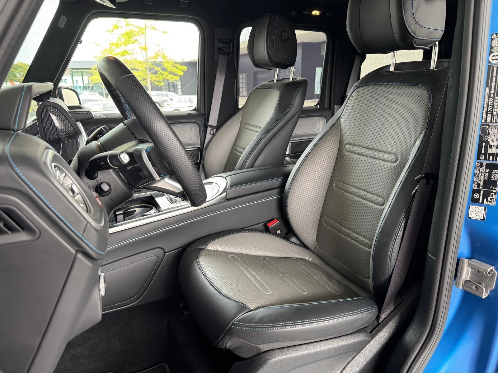 Mercedes-Benz-G-Klasse-image-9