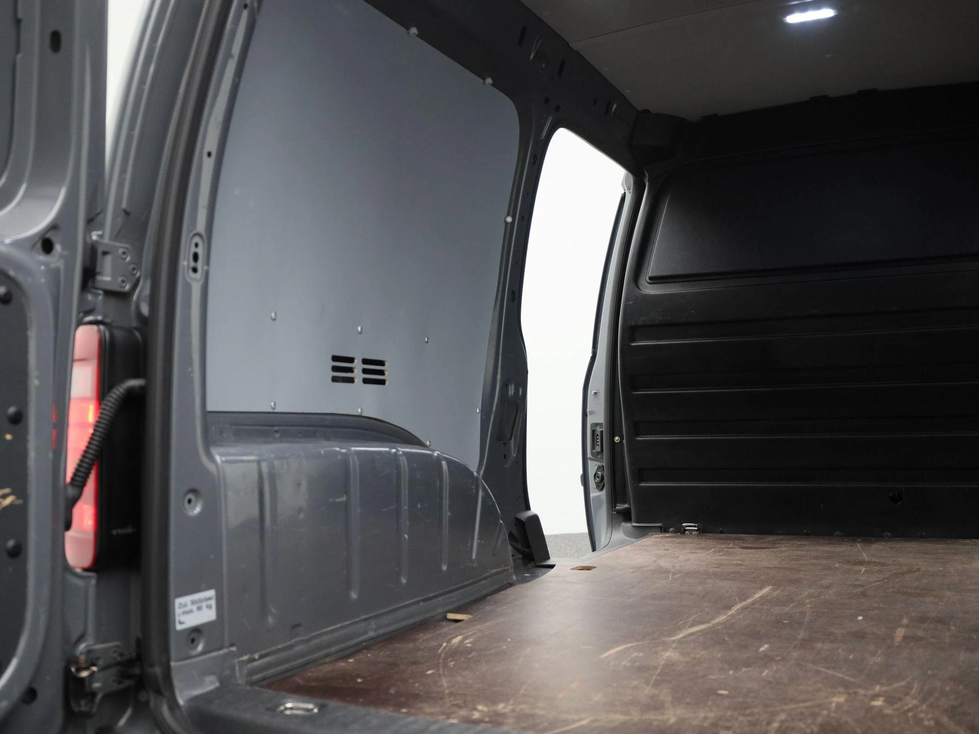 Volkswagen-Caddy-image-16