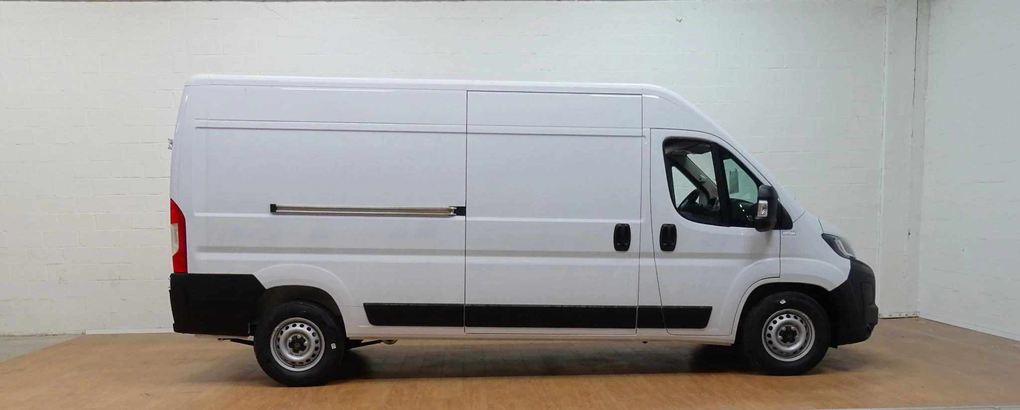 Peugeot-Boxer-image-1