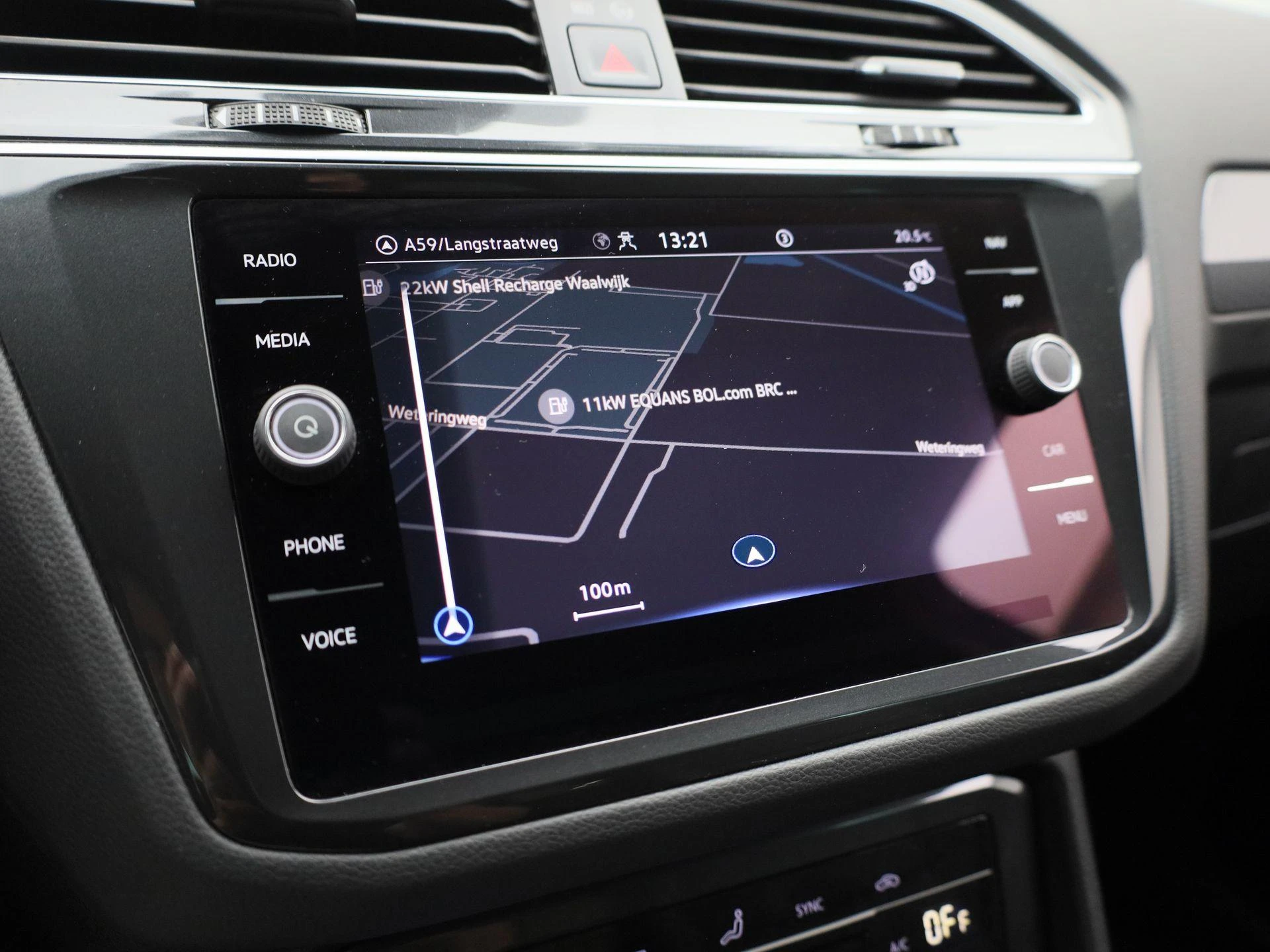 Volkswagen-Tiguan-image-26