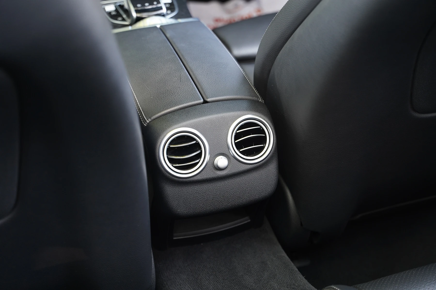 Mercedes-Benz-C-Class-image-30