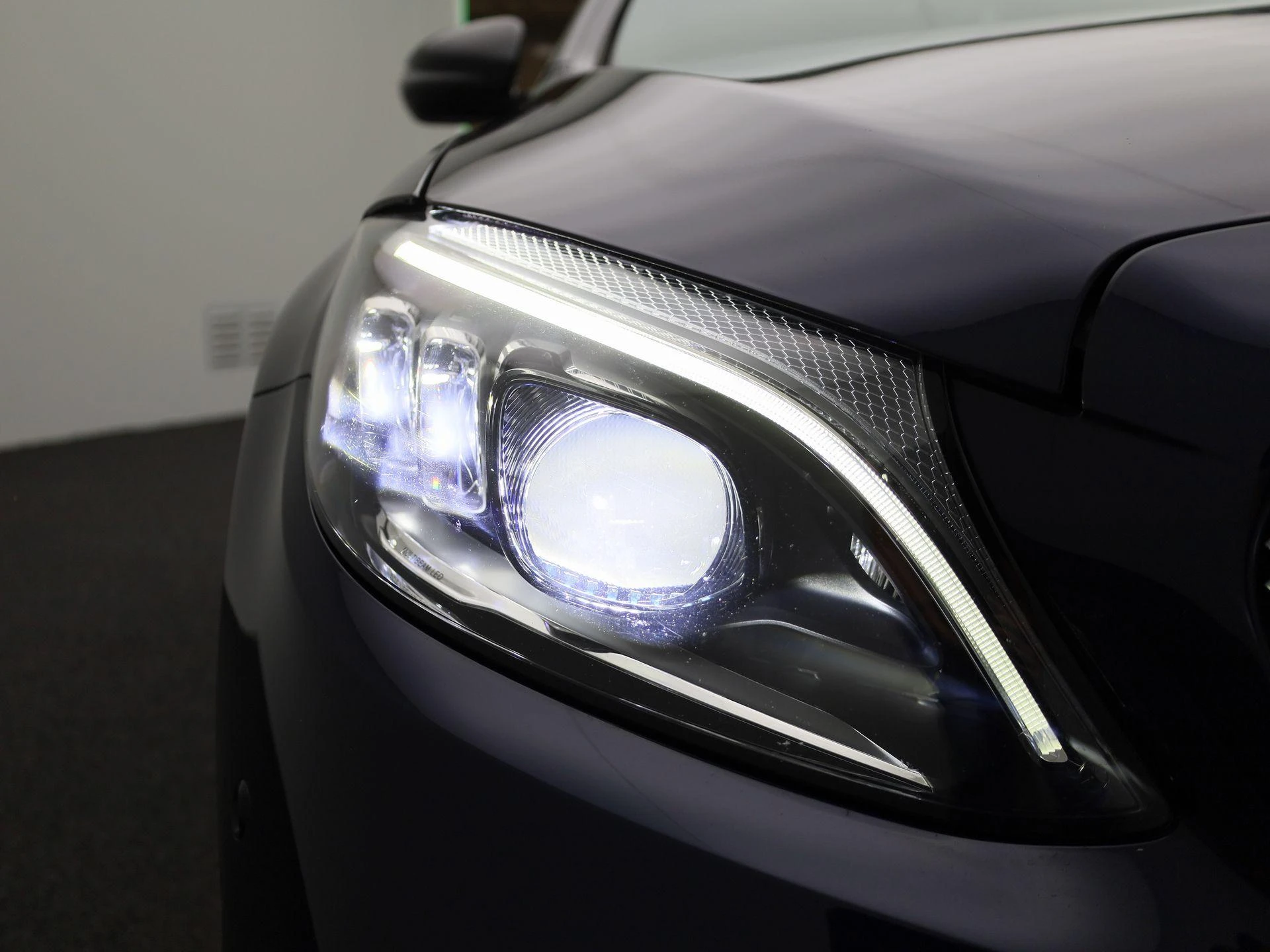 Mercedes-Benz-C-Klasse-image-42