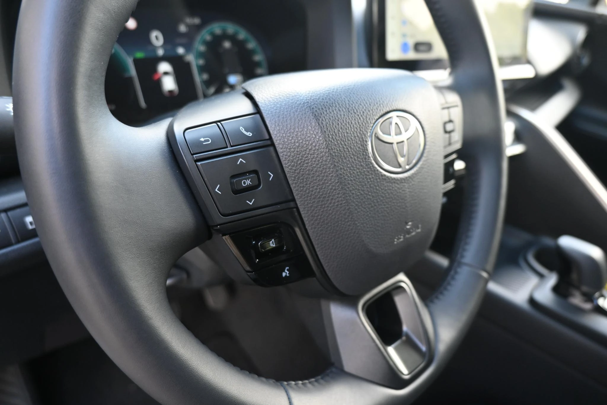 Toyota-C-HR-image-18