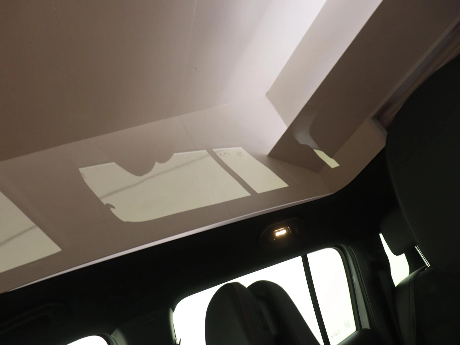 Mercedes-Benz-GLB-image-24