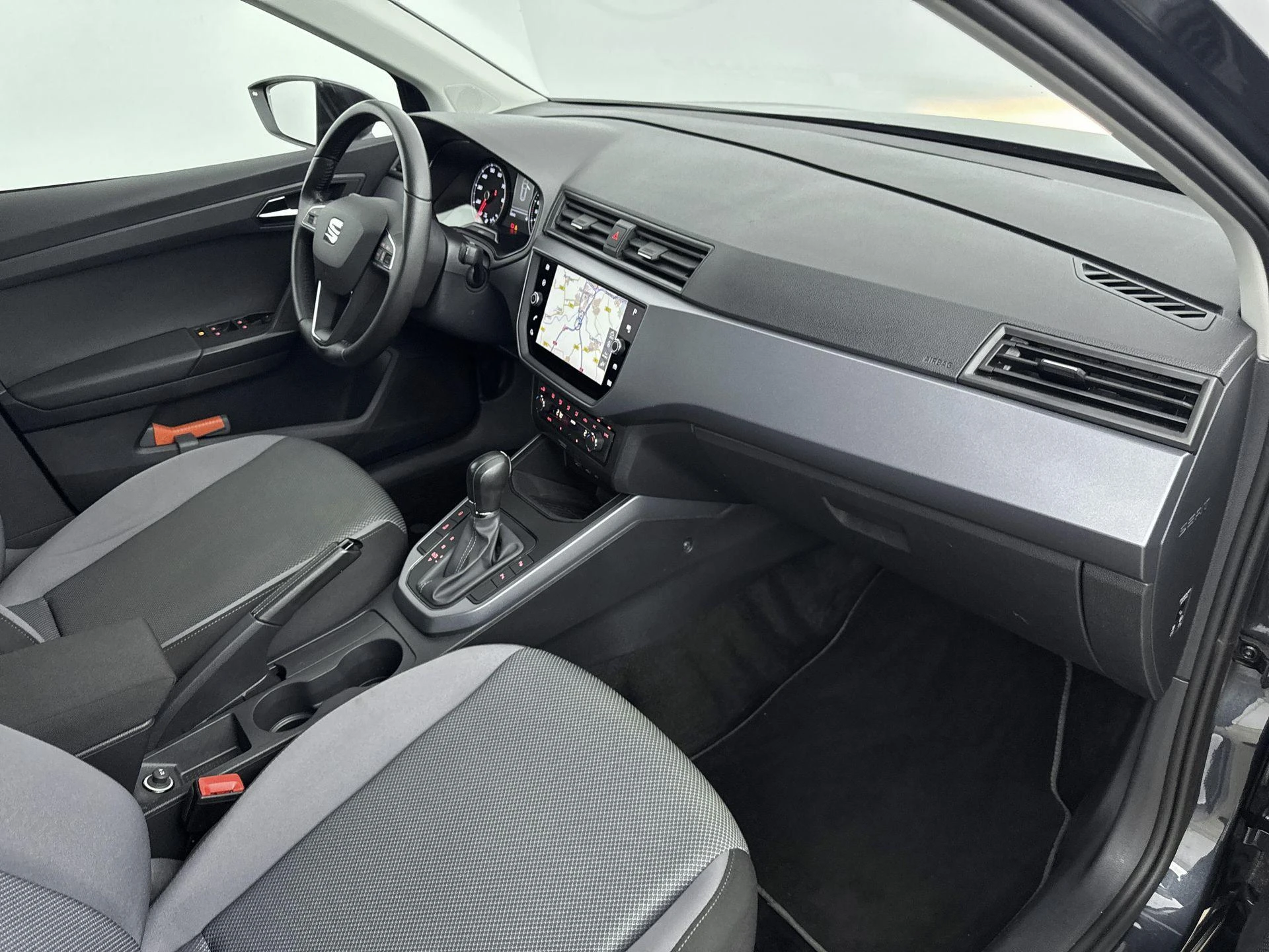 SEAT-Arona-image-15