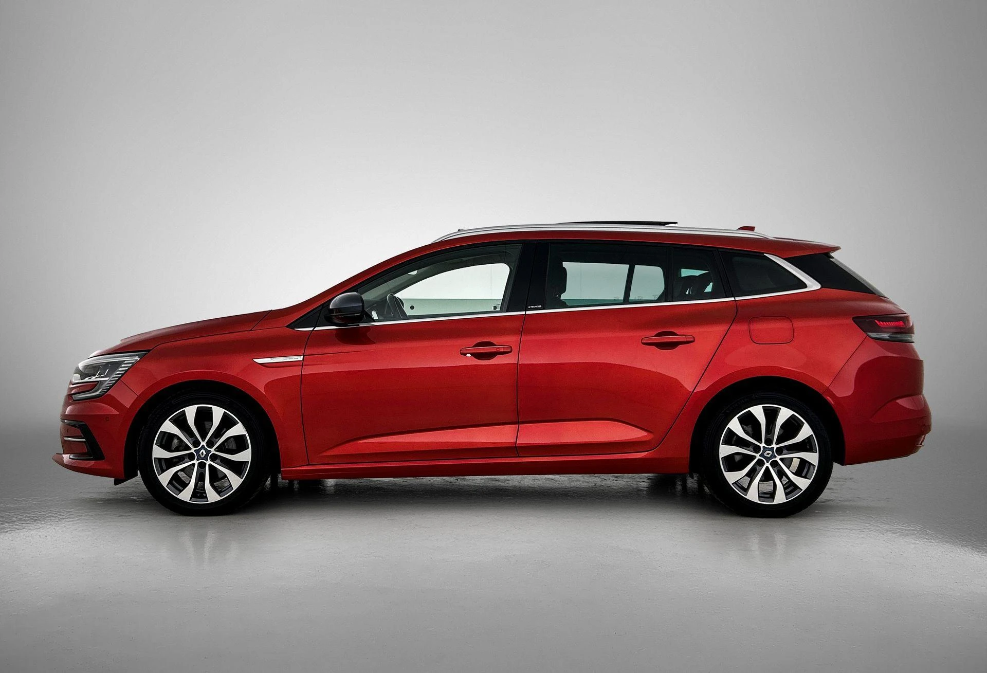 Renault-Megane E-Tech-image-1
