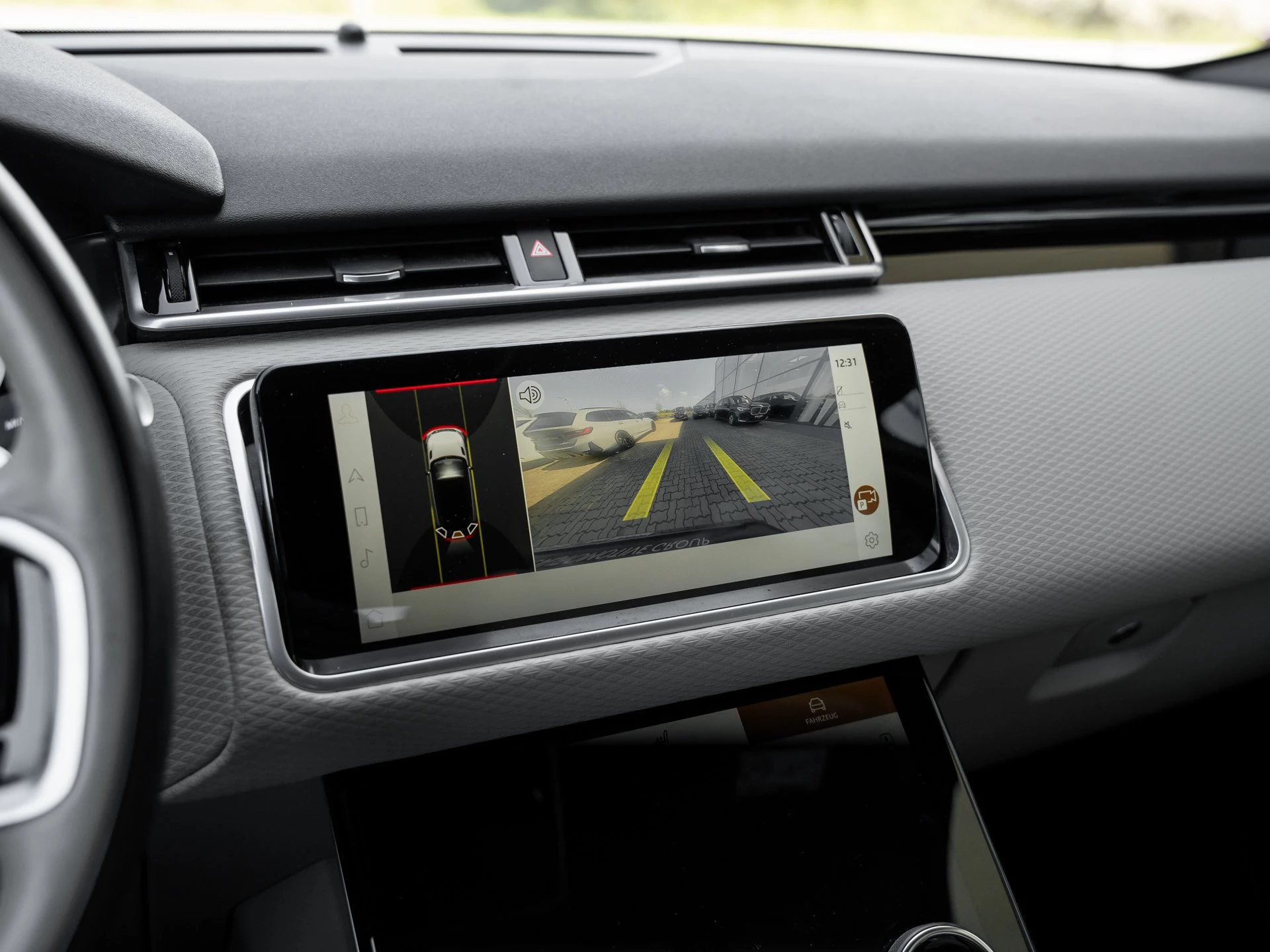 Land Rover-Range Rover Velar-image-12