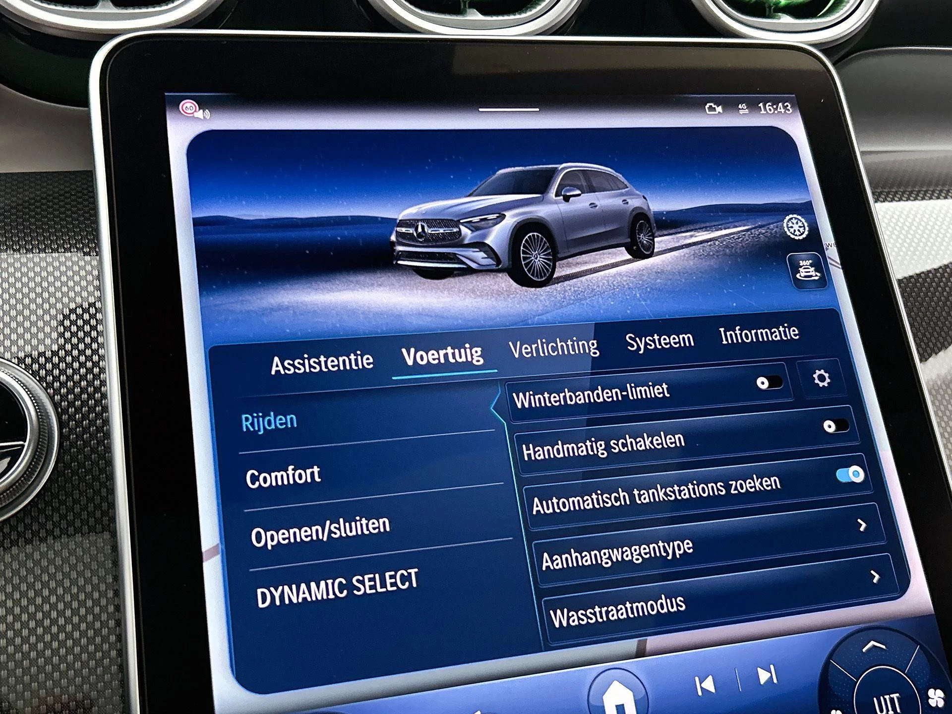Mercedes-Benz-GLC-image-15