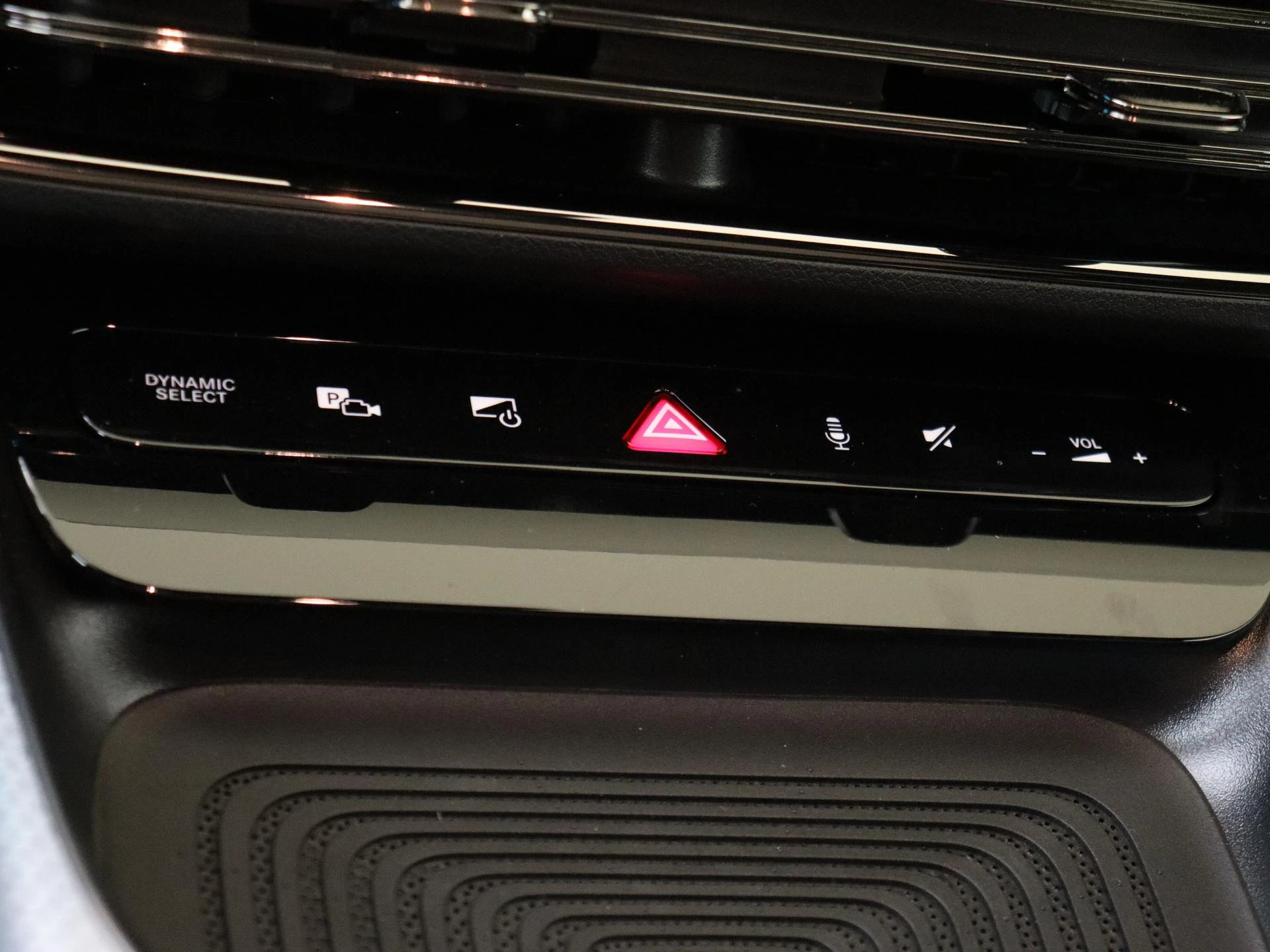 Mercedes-Benz-CLA-image-20