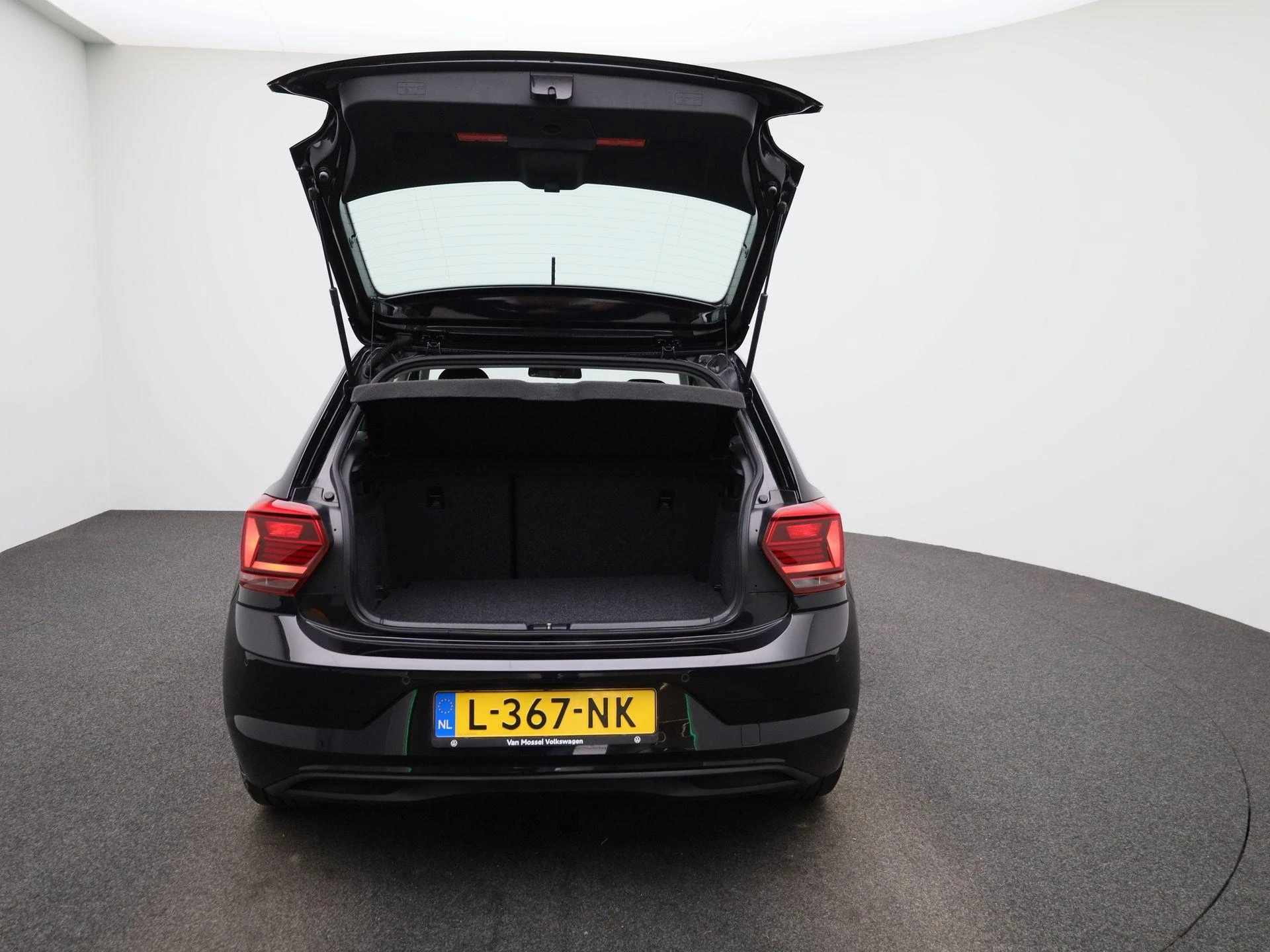 Volkswagen-Polo-image-10
