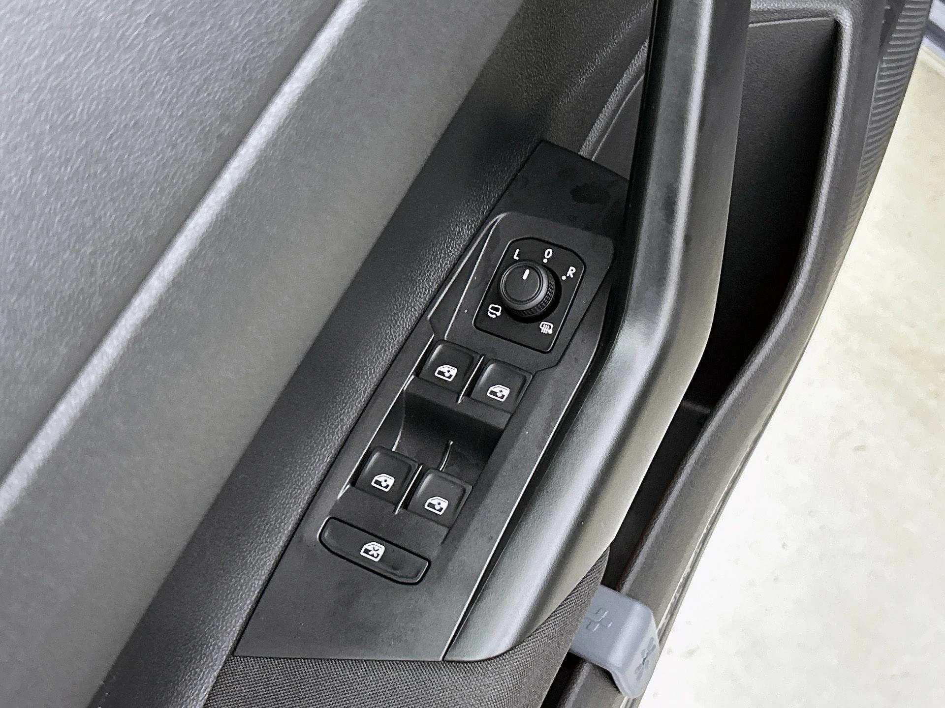 Volkswagen-Polo-image-25