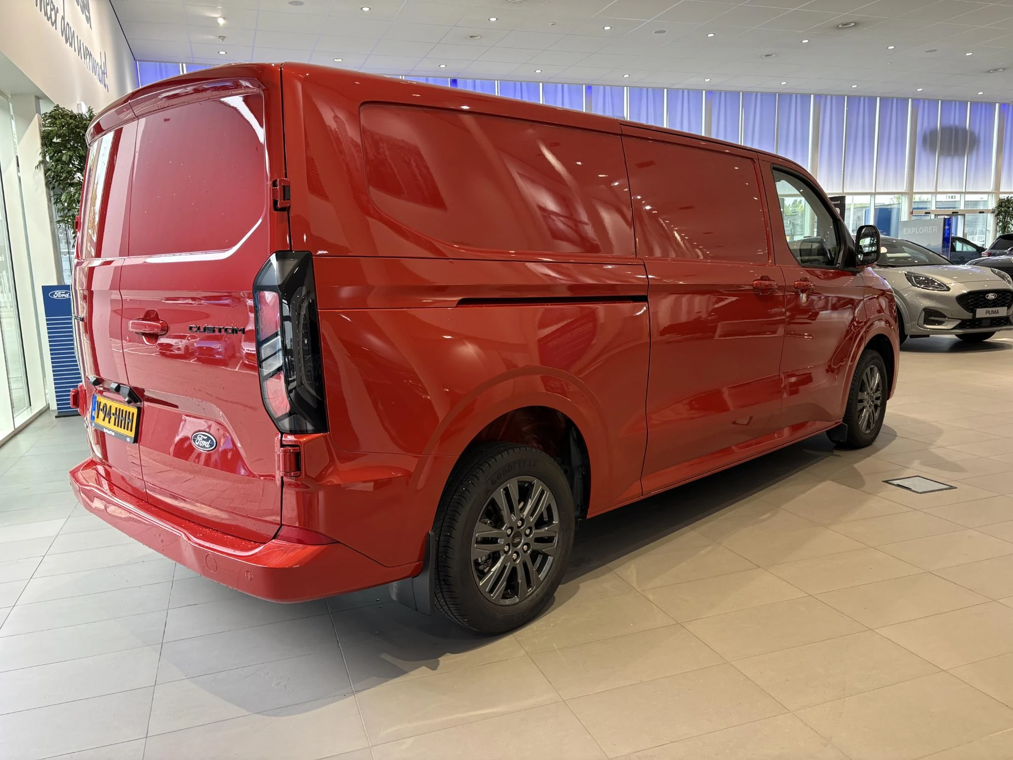 Ford-Transit Custom-image-5