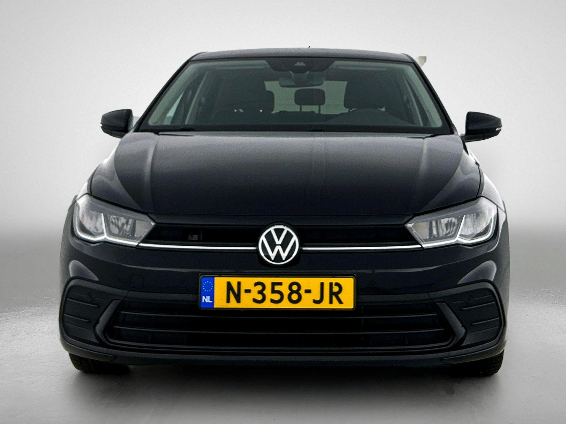 Volkswagen-Polo-image-4